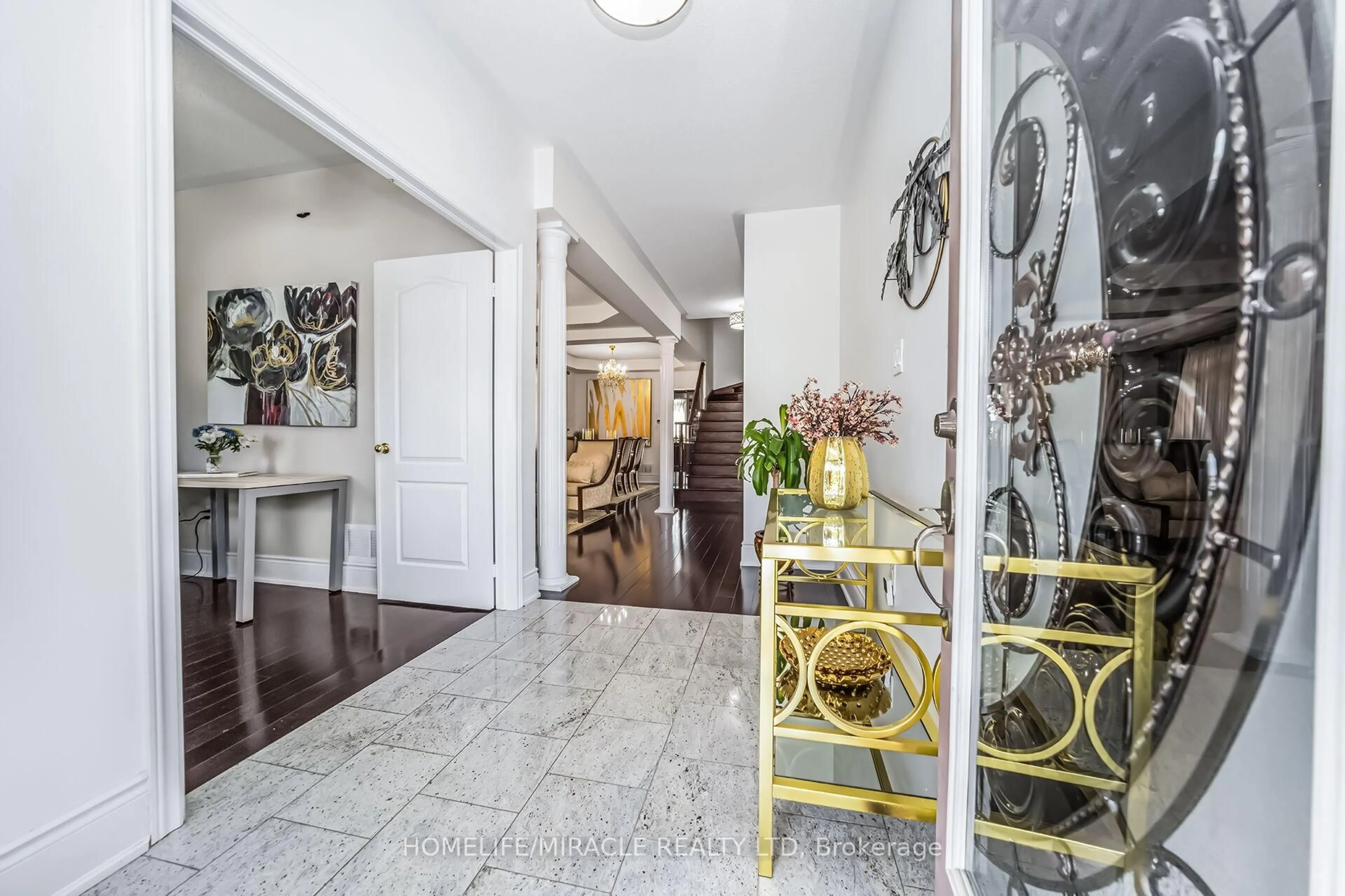 Indoor entryway for 6 Currant Rd, Brampton Ontario L6P 3G1