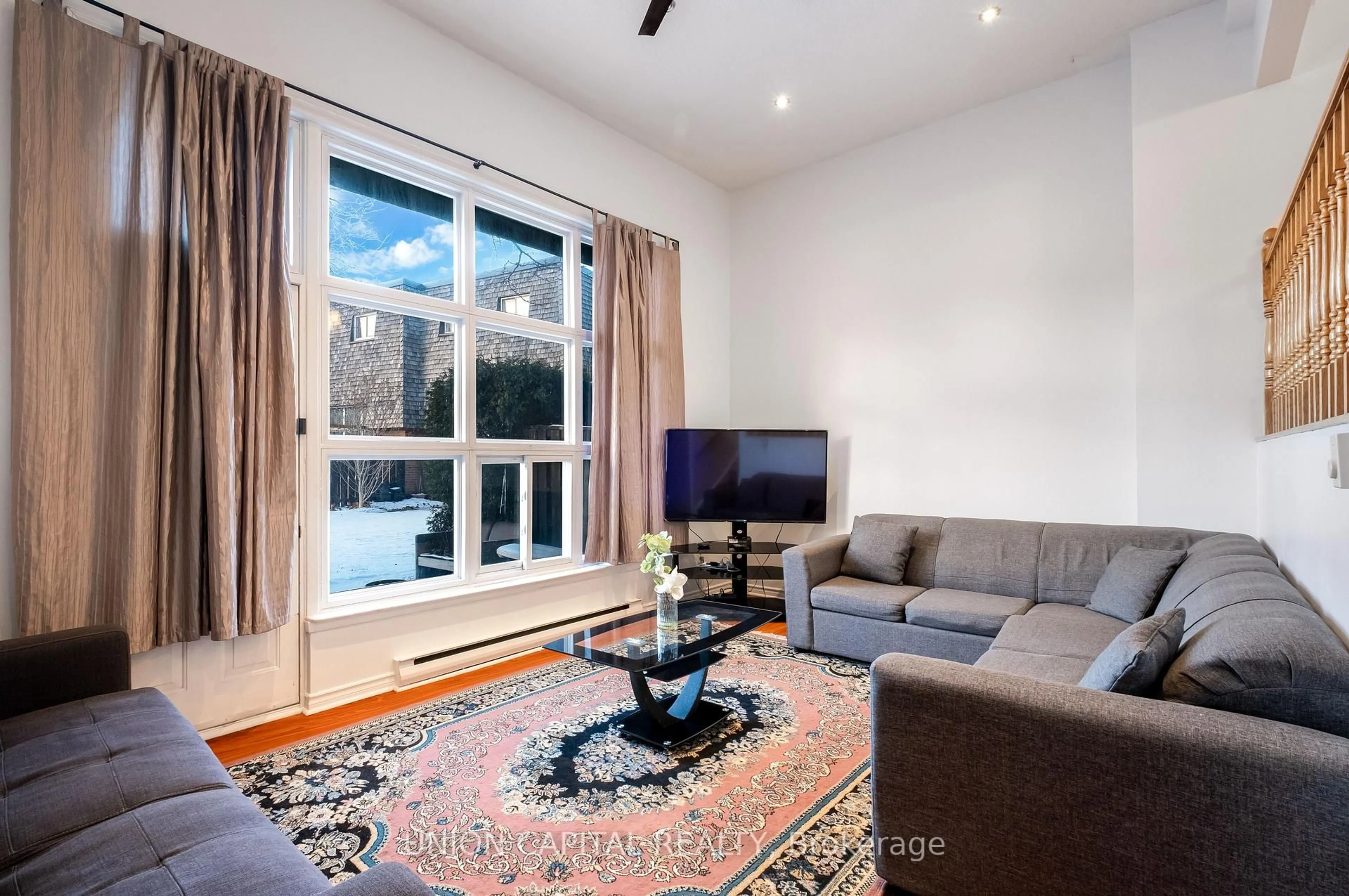 Living room with furniture, unknown for 9 Briar Path, Brampton Ontario L6T 2A2