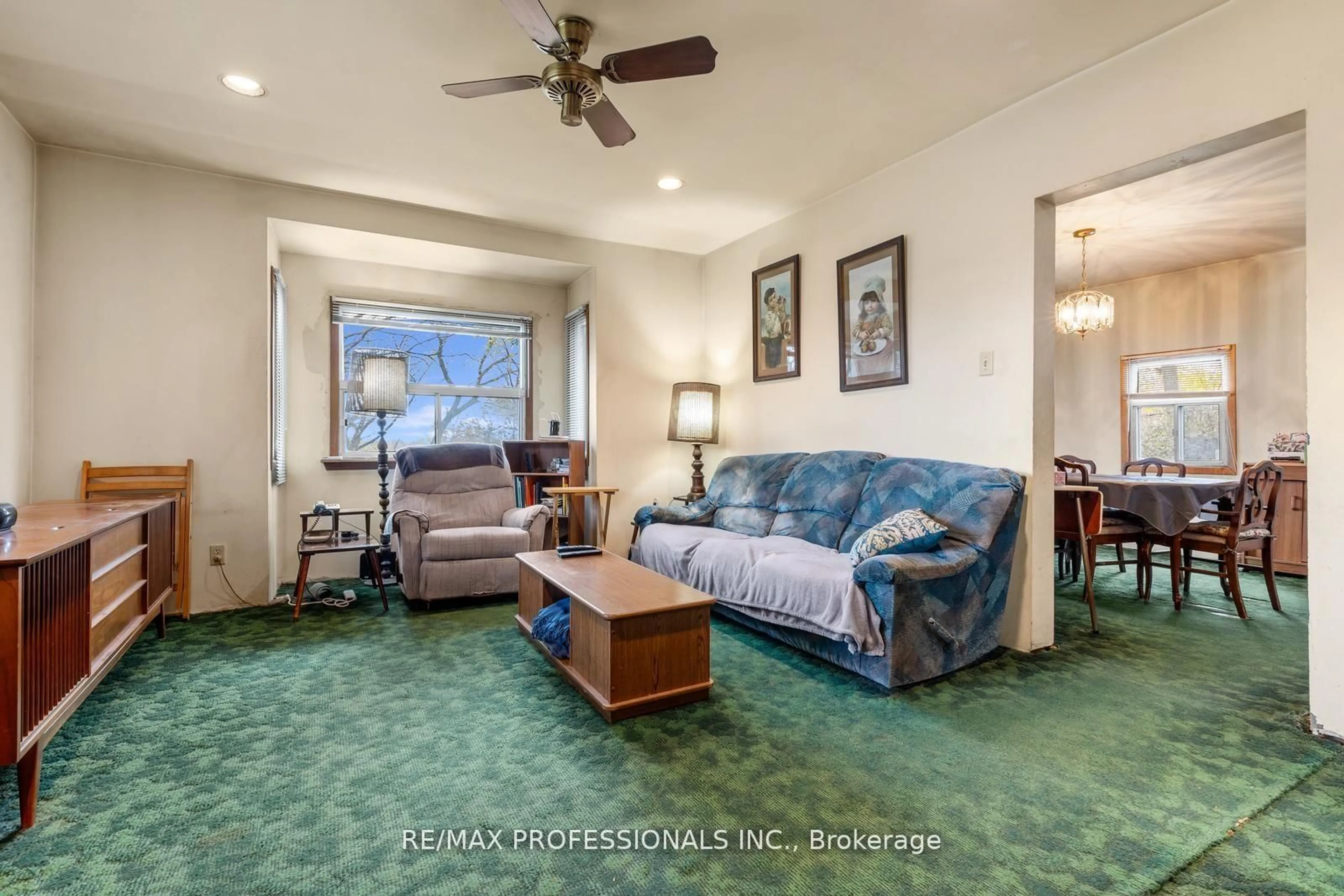 Living room with furniture, carpet floor for 16 Cliff St, Toronto Ontario M6N 4L6