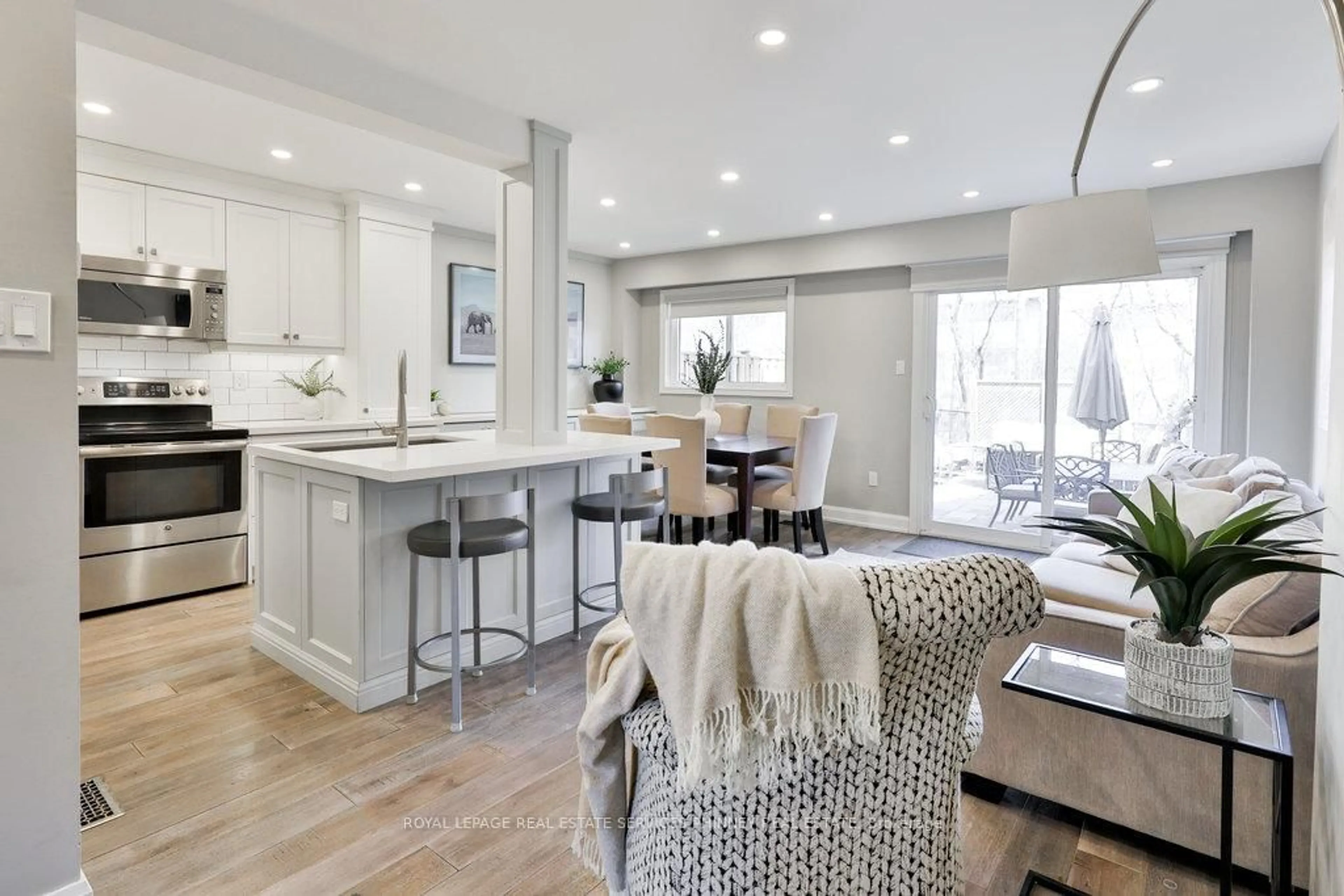 Open concept kitchen, unknown for 1558 Lancaster Dr #66, Oakville Ontario L6H 2Z4