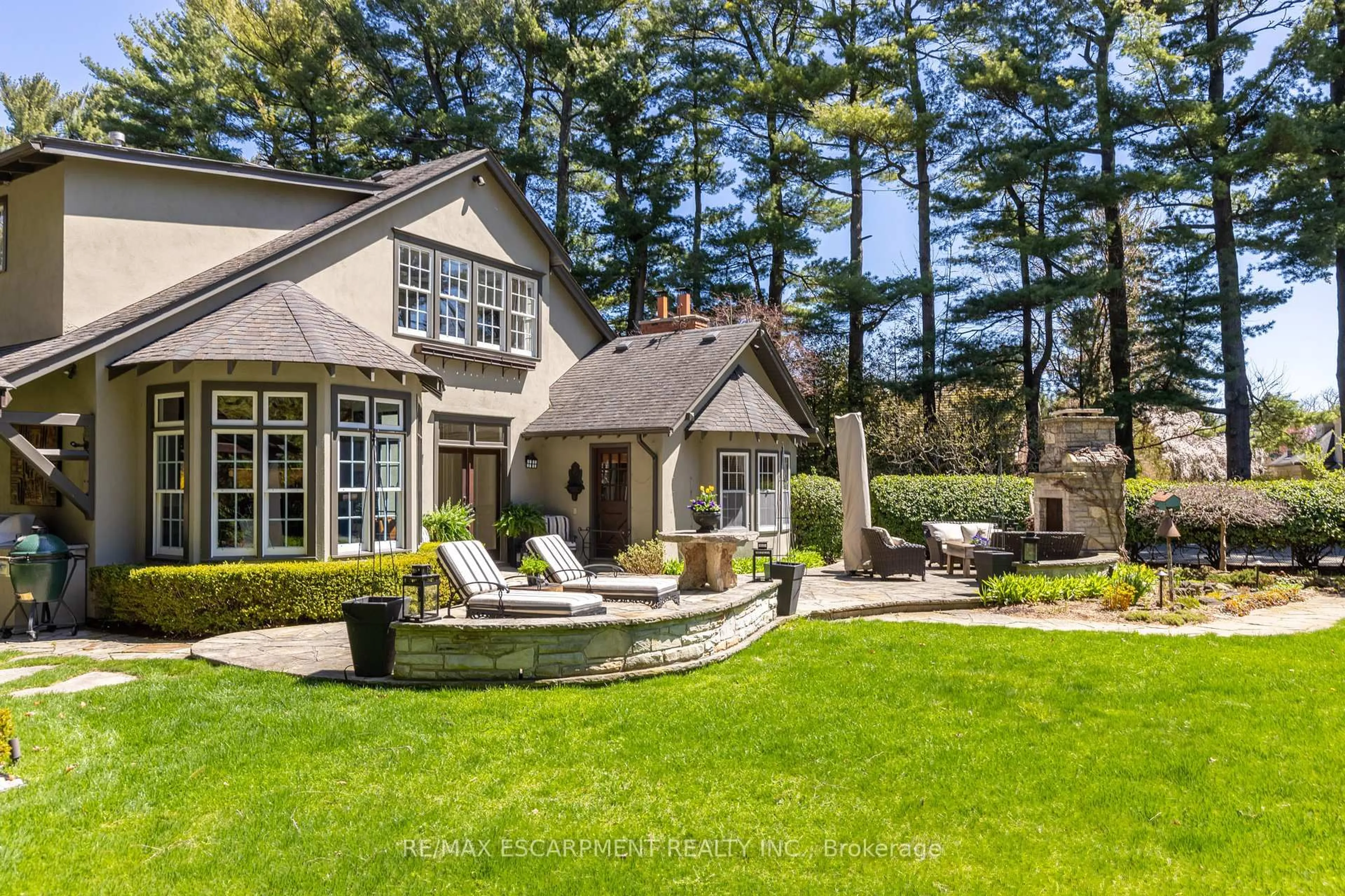 Patio, unknown for 2055 Lakeshore Rd, Oakville Ontario L6J 1M4