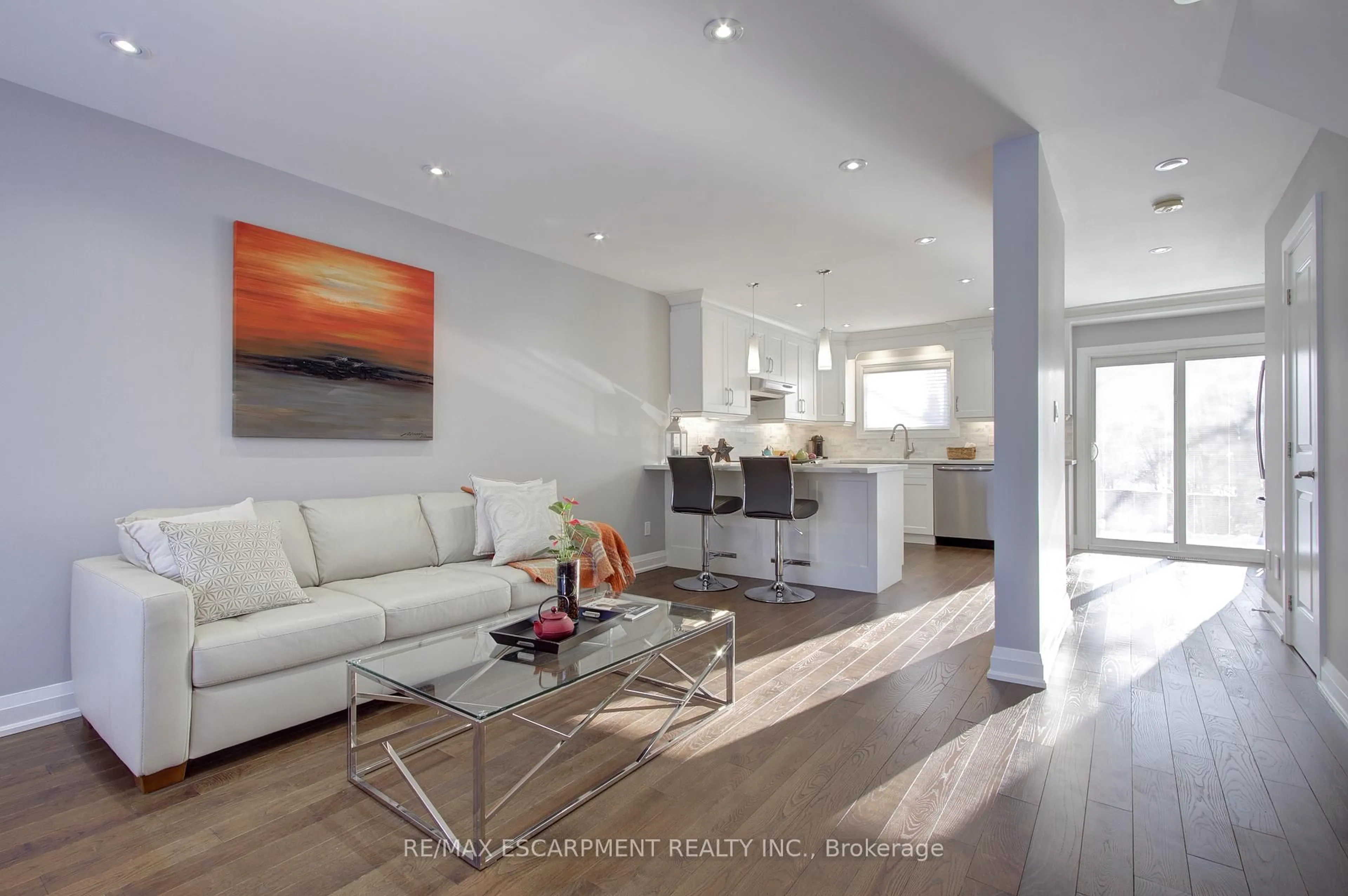 Open concept kitchen, unknown for 214 Ross Lane, Oakville Ontario L6H 5K5