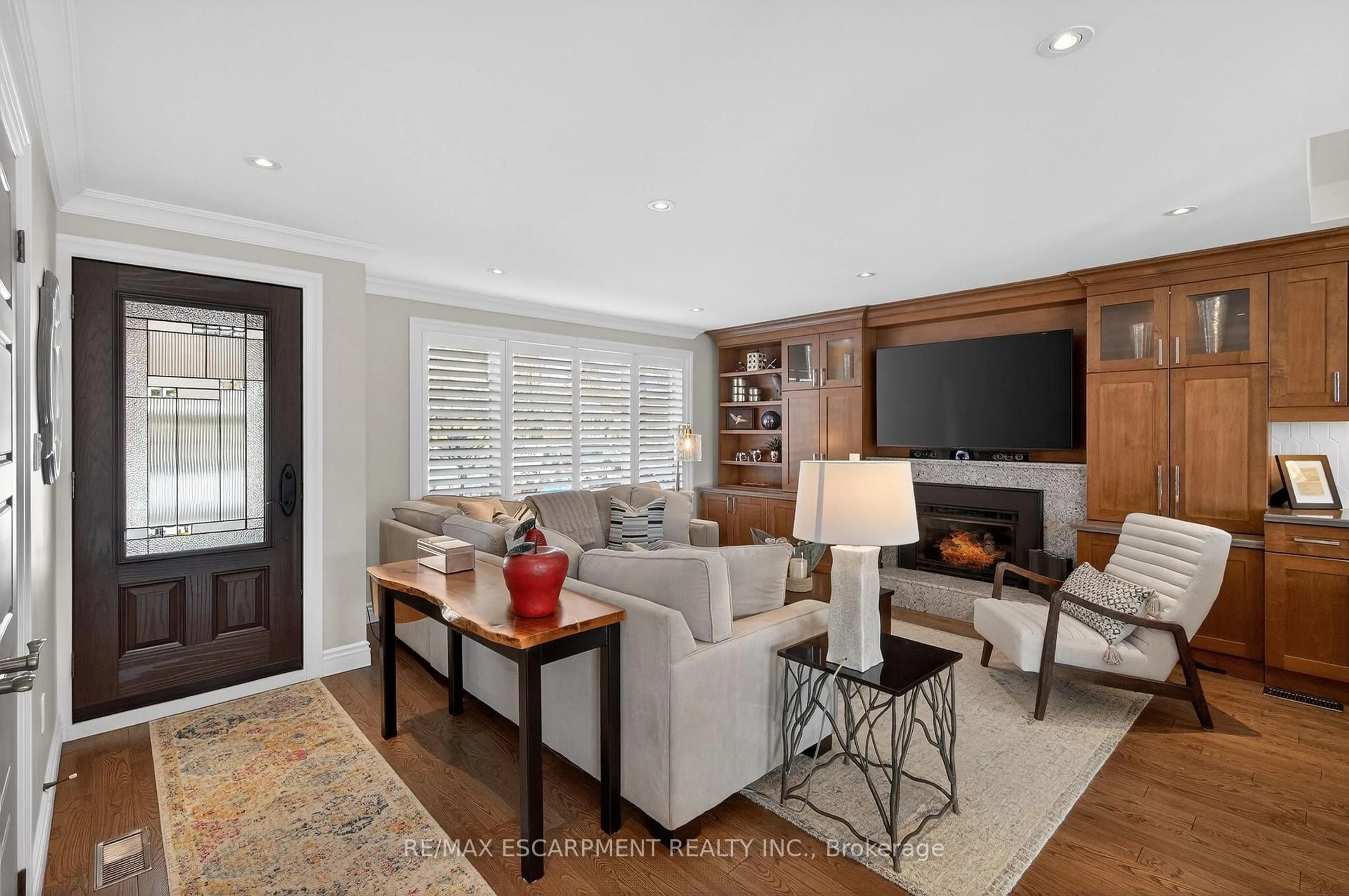 Living room with furniture, unknown for 1428 Alfred Cres, Burlington Ontario L7S 1K7