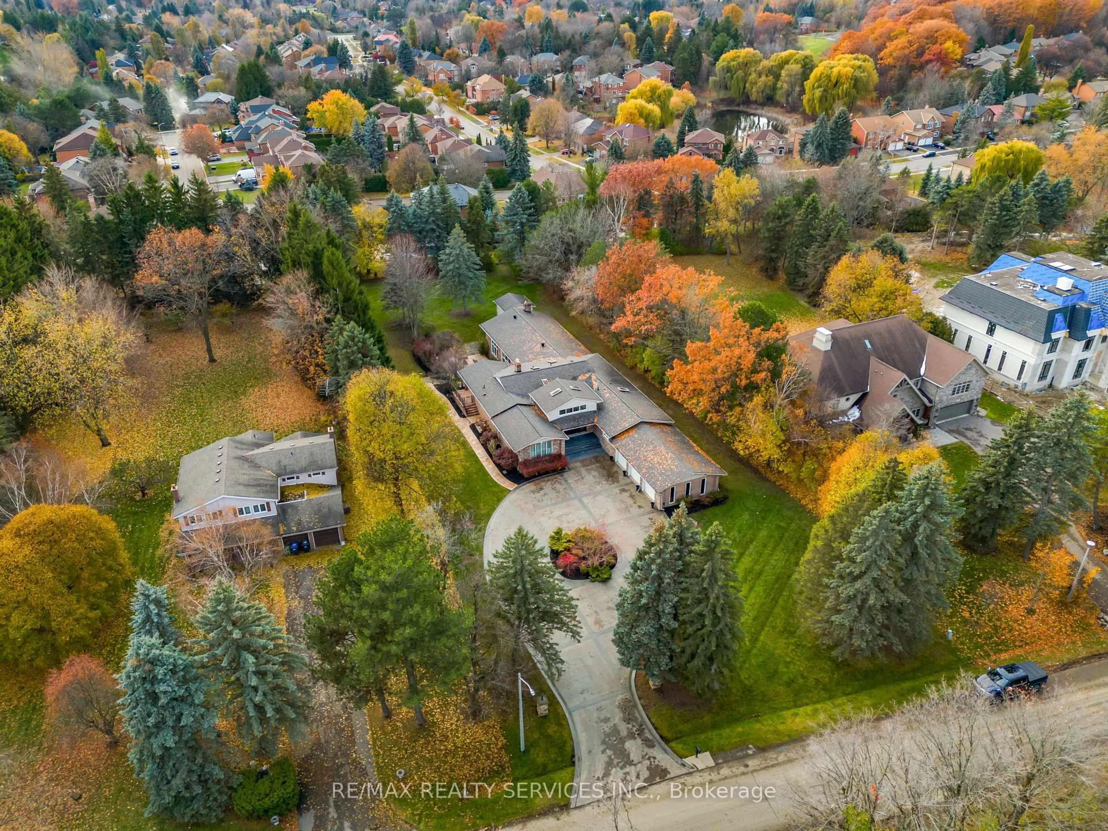 A pic from outside/outdoor area/front of a property/back of a property/a pic from drone, street for 546 Conservation Dr, Brampton Ontario L6Z 0B8