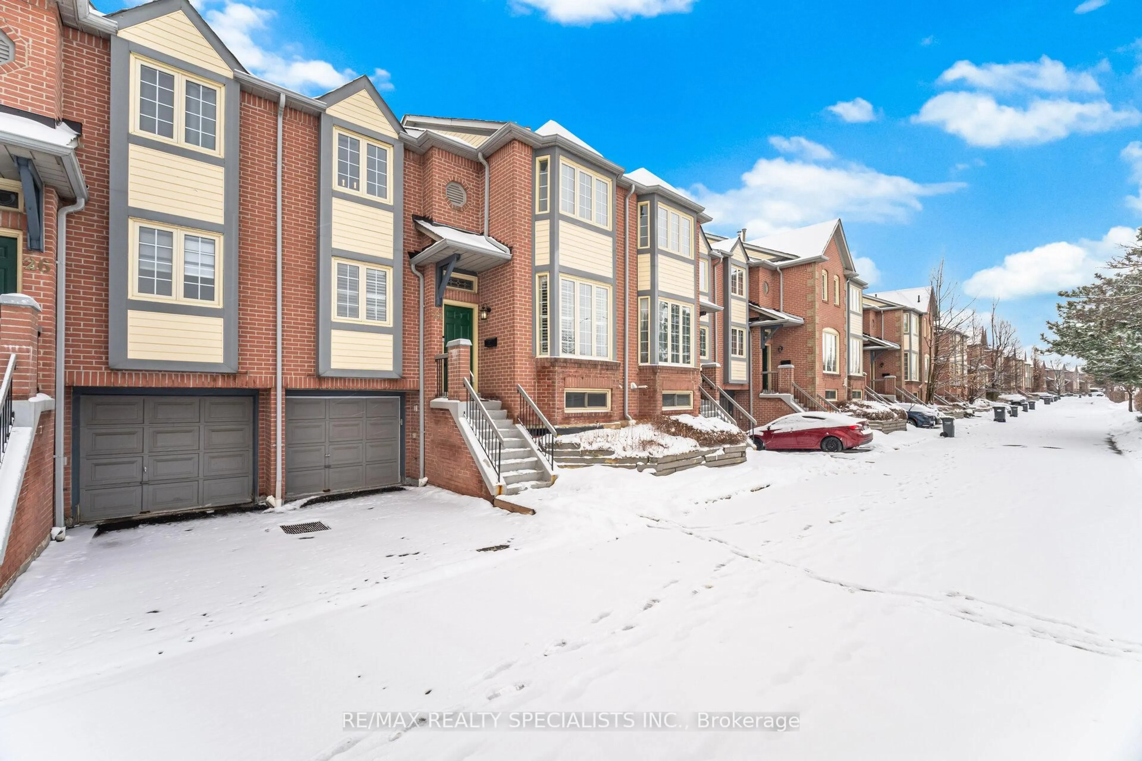 A pic from outside/outdoor area/front of a property/back of a property/a pic from drone, street for 6859 Edenwood Dr #25, Mississauga Ontario L5N 5Z8