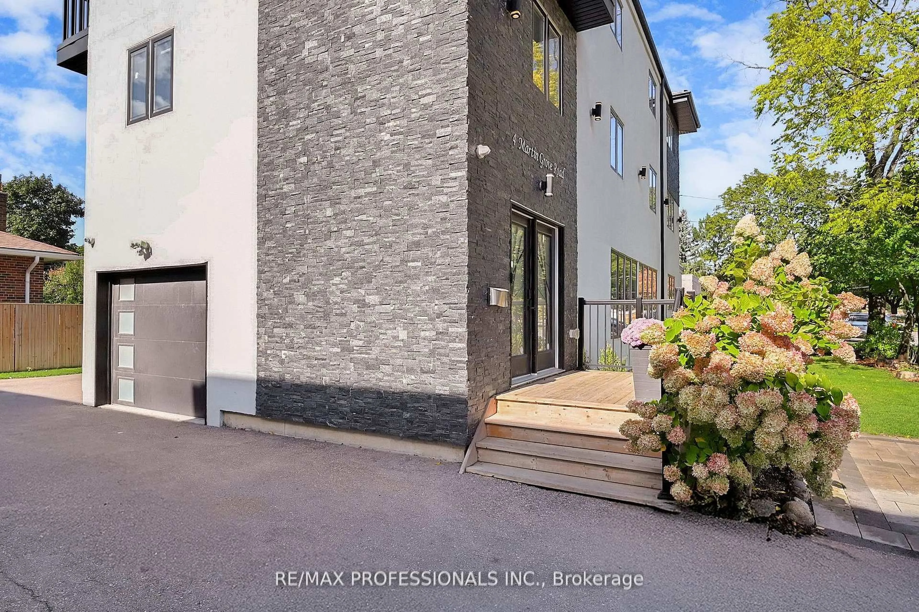 Unknown for 4 Martin Grove Rd, Toronto Ontario M9B 4J9