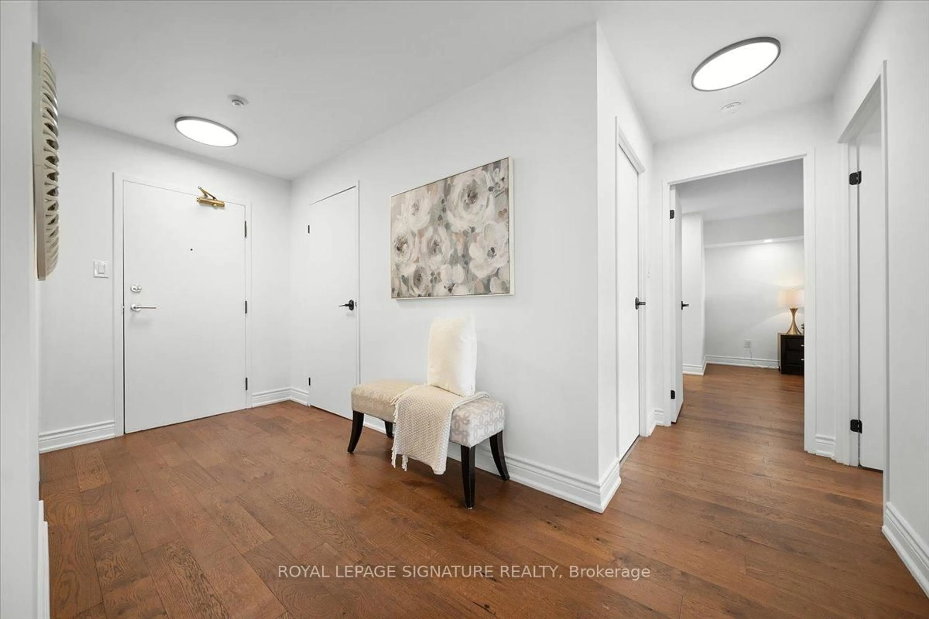 Indoor entryway for 5 Rowntree Rd #903, Toronto Ontario M9V 5G9