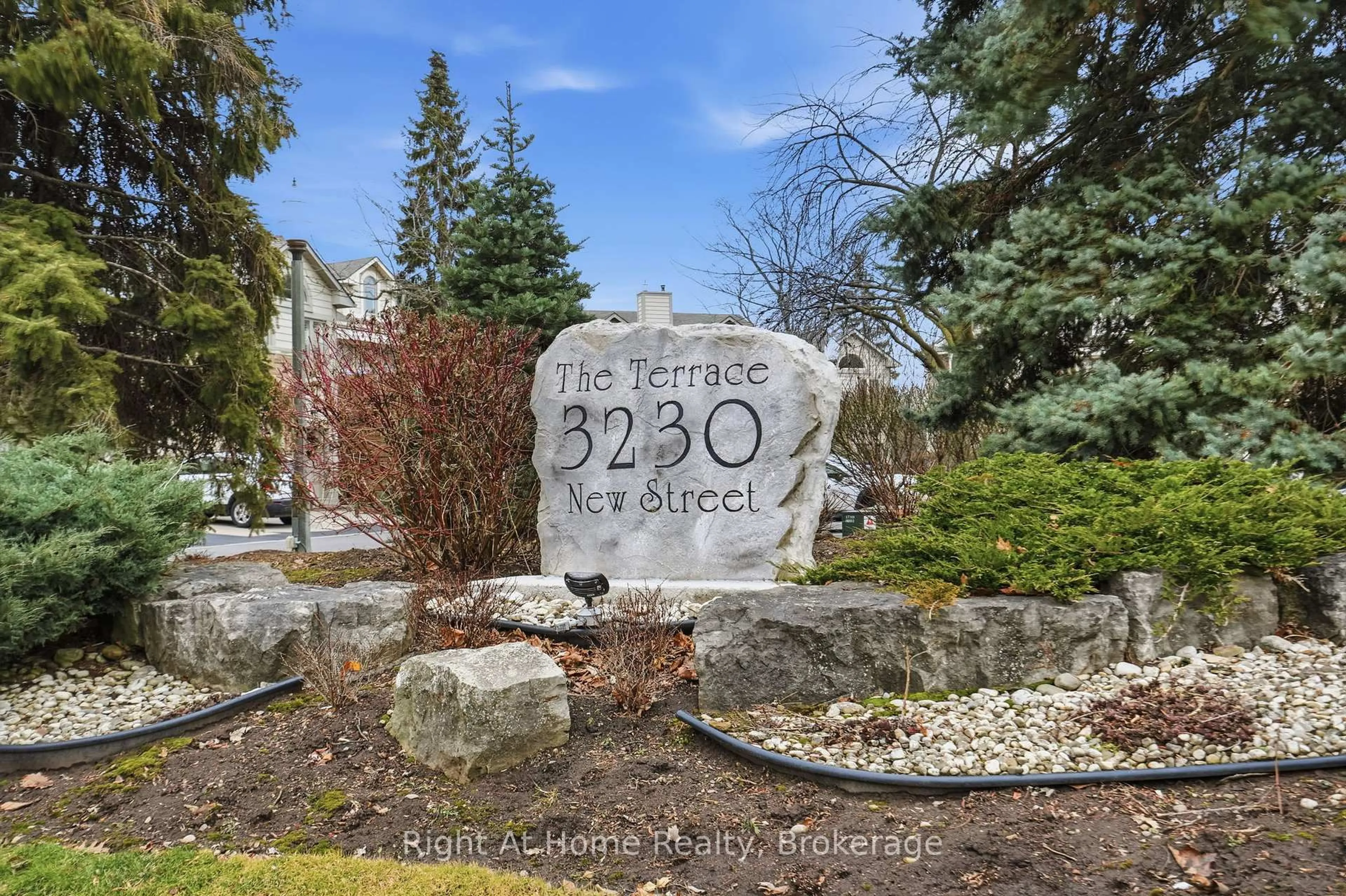 Unknown for 3230 New St #7, Burlington Ontario L7N 1M8