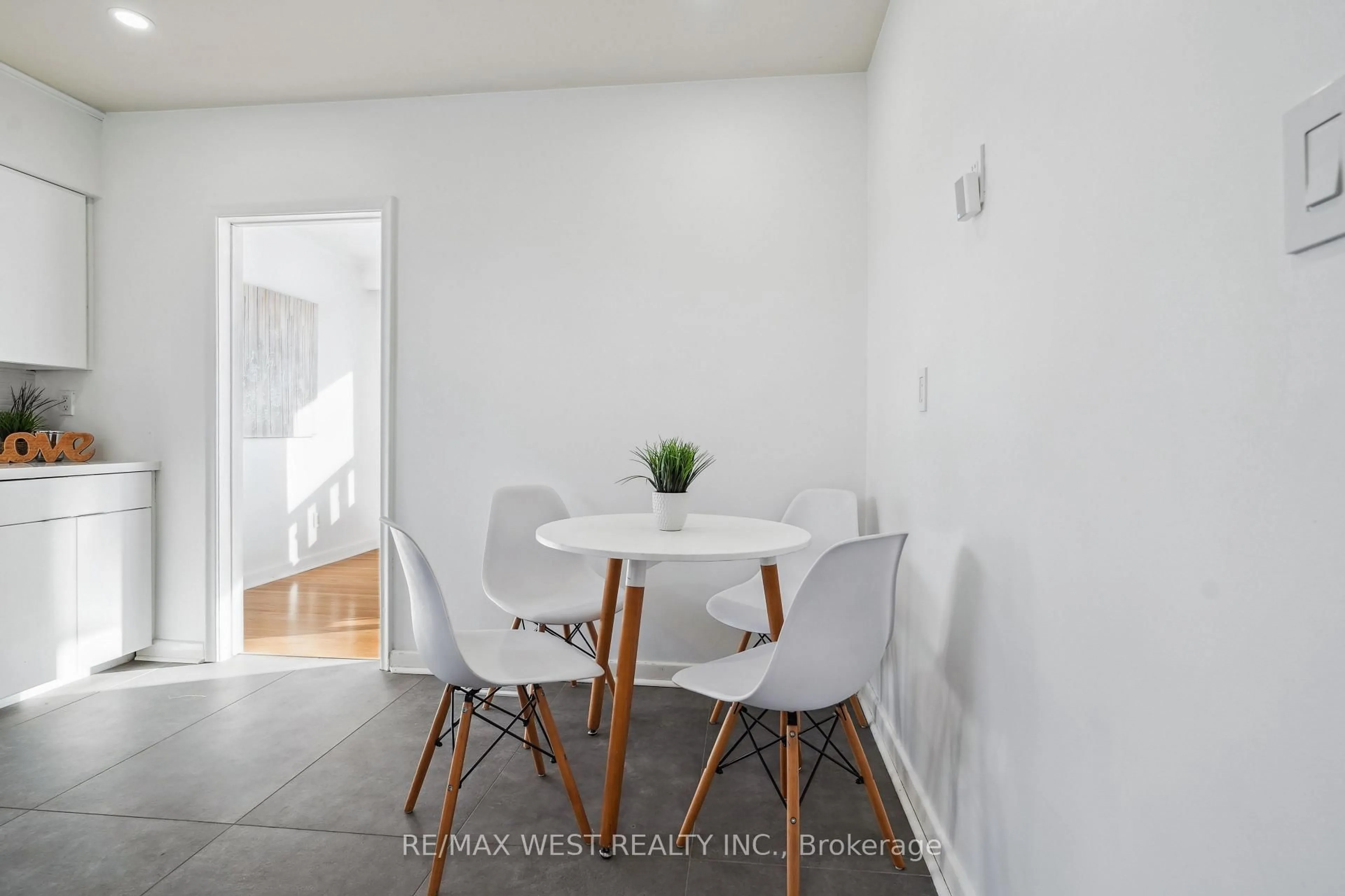 Dining room, unknown for 14 ixworth Rd, Toronto Ontario M9W 4R8