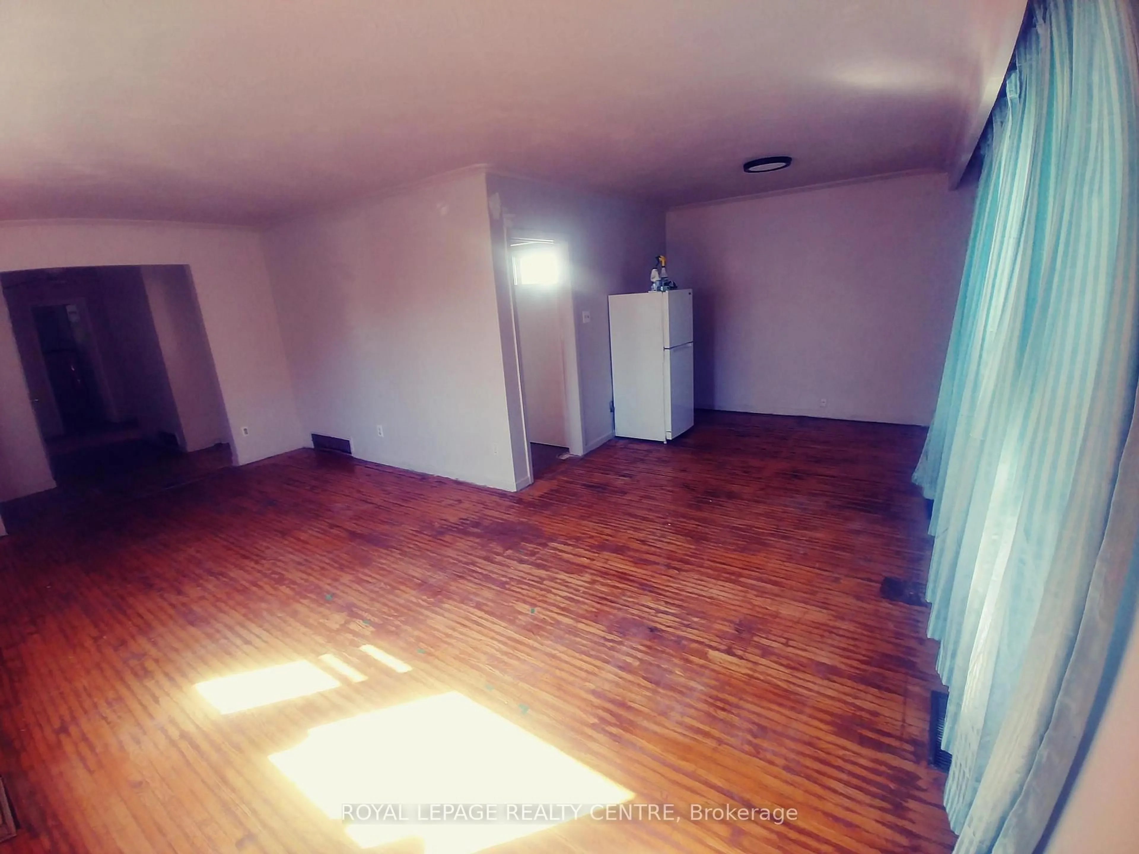 A pic of a room for 1534 Cawthra Rd, Mississauga Ontario L5G 4L3