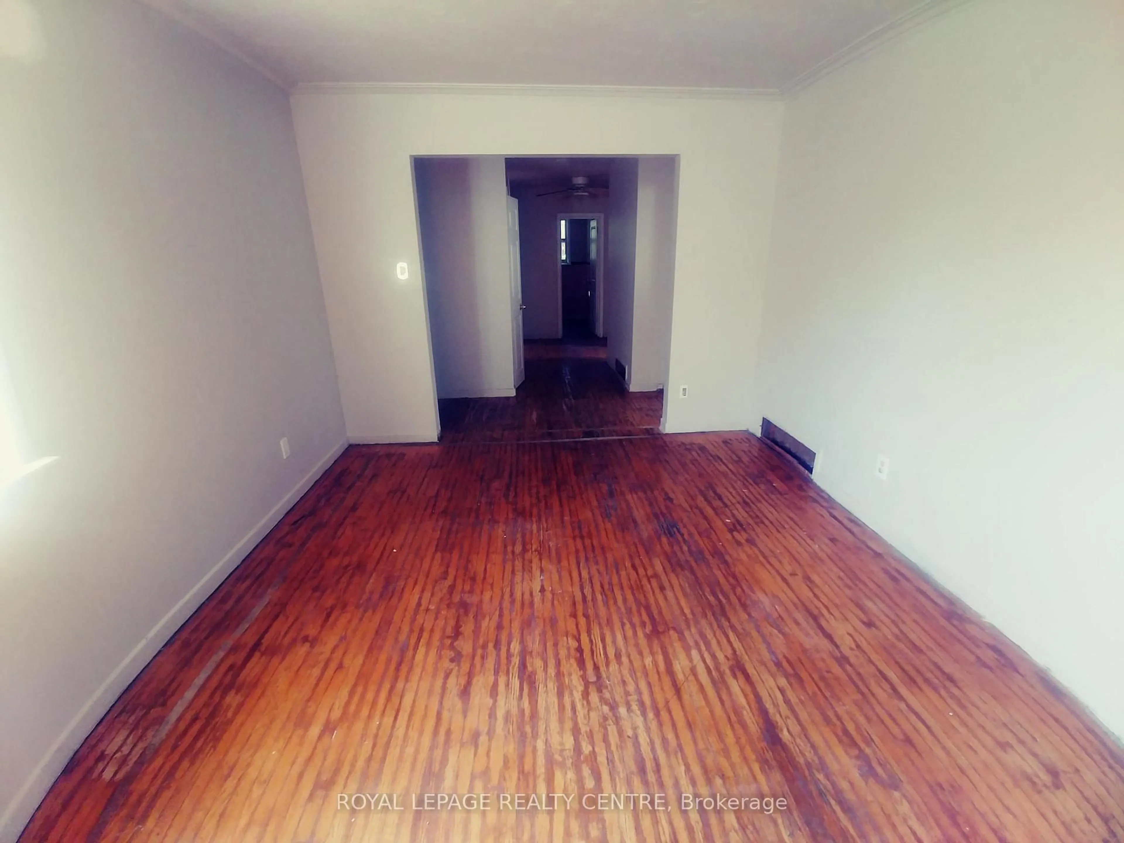 A pic of a room for 1534 Cawthra Rd, Mississauga Ontario L5G 4L3