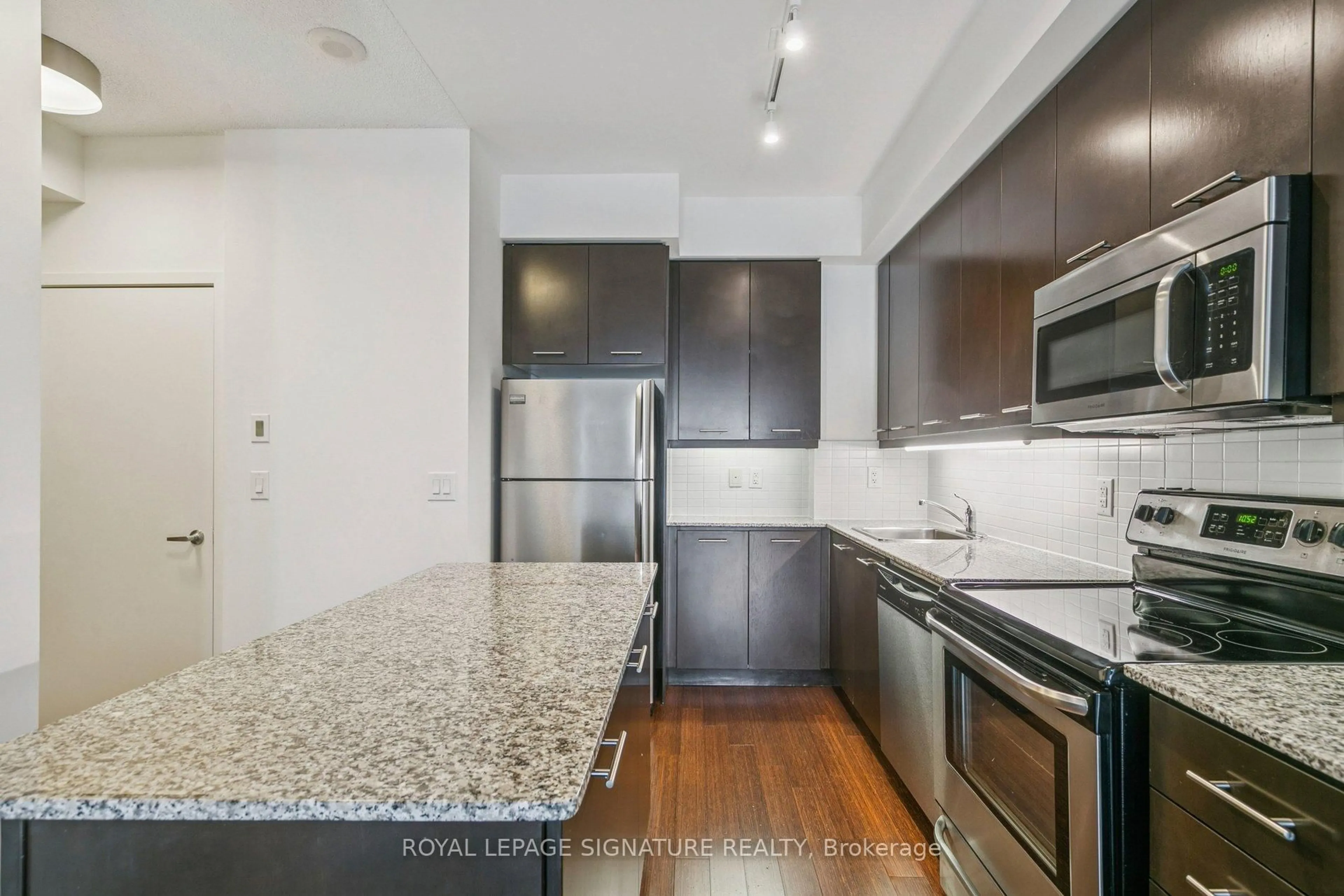 Standard kitchen, unknown for 360 Square One Dr #2907, Mississauga Ontario L5B 0E6
