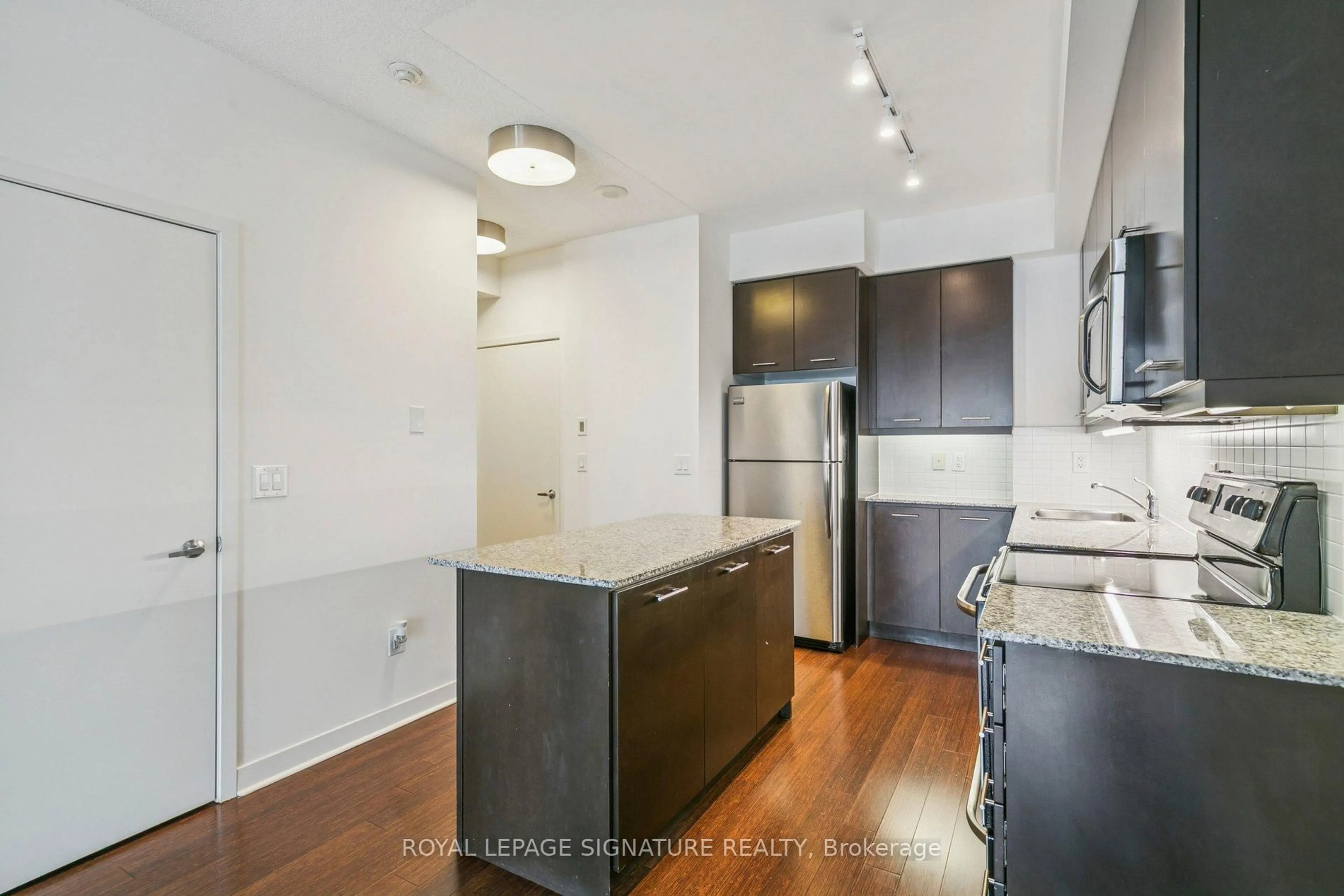Standard kitchen, unknown for 360 Square One Dr #2907, Mississauga Ontario L5B 0E6