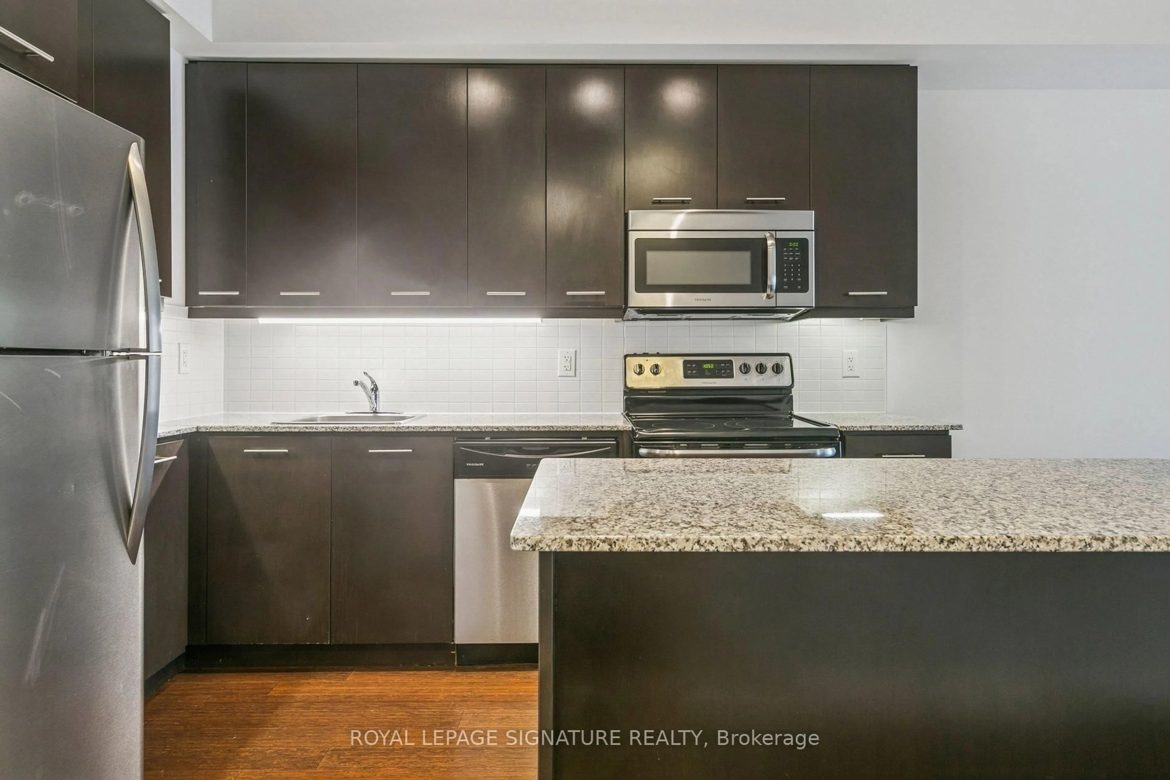 Standard kitchen, unknown for 360 Square One Dr #2907, Mississauga Ontario L5B 0E6