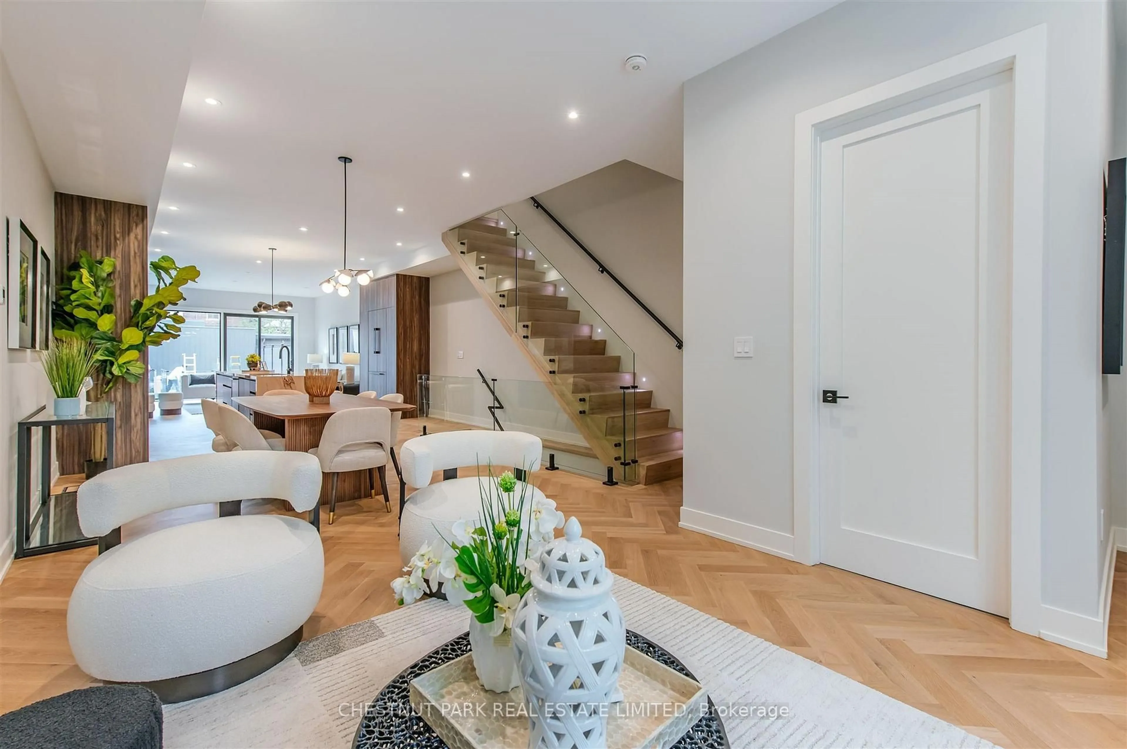 Unknown for 222A Pearson Ave, Toronto Ontario M6R 1G7