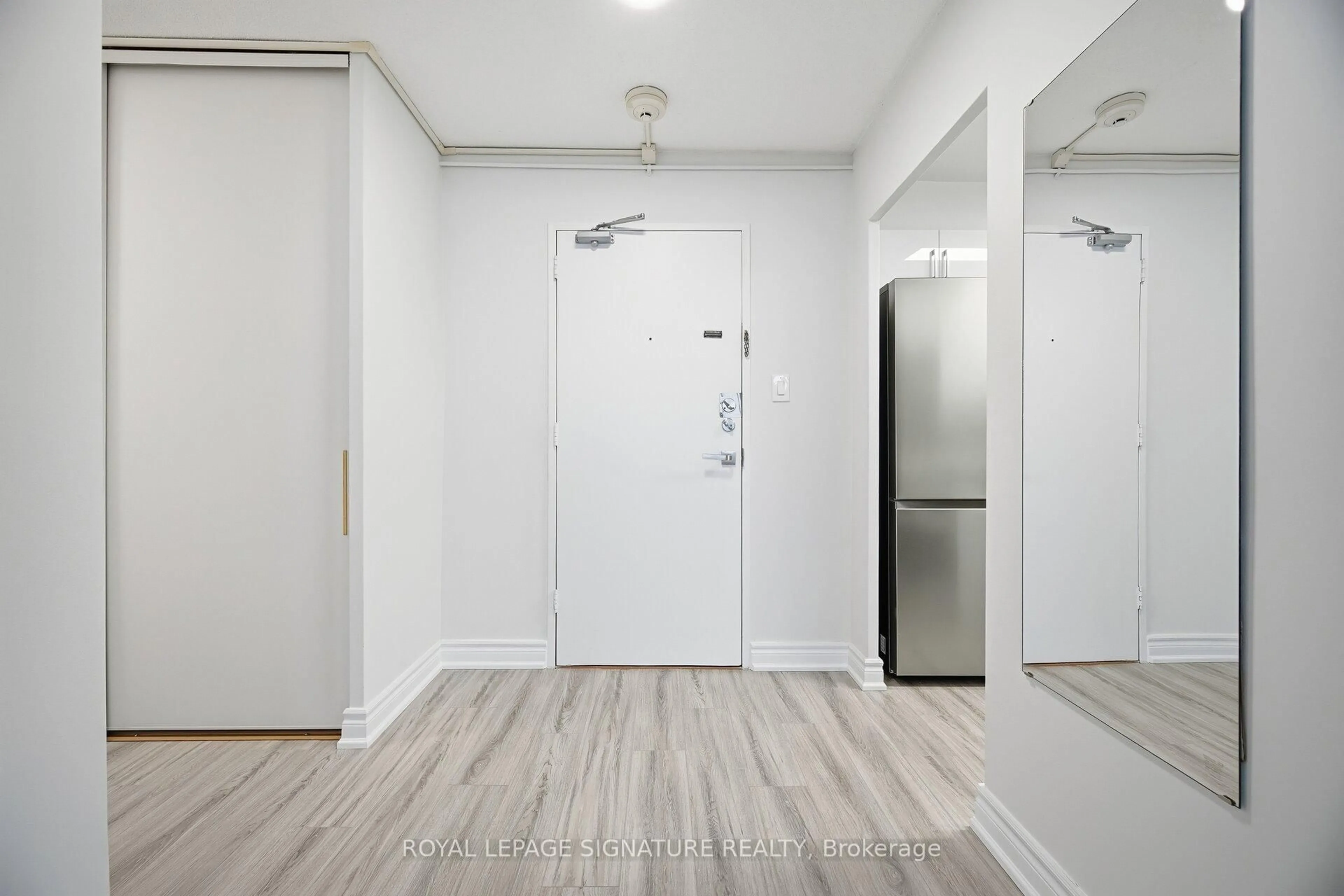 Indoor entryway for 625 The West Mall #1501, Toronto Ontario M9C 4W9