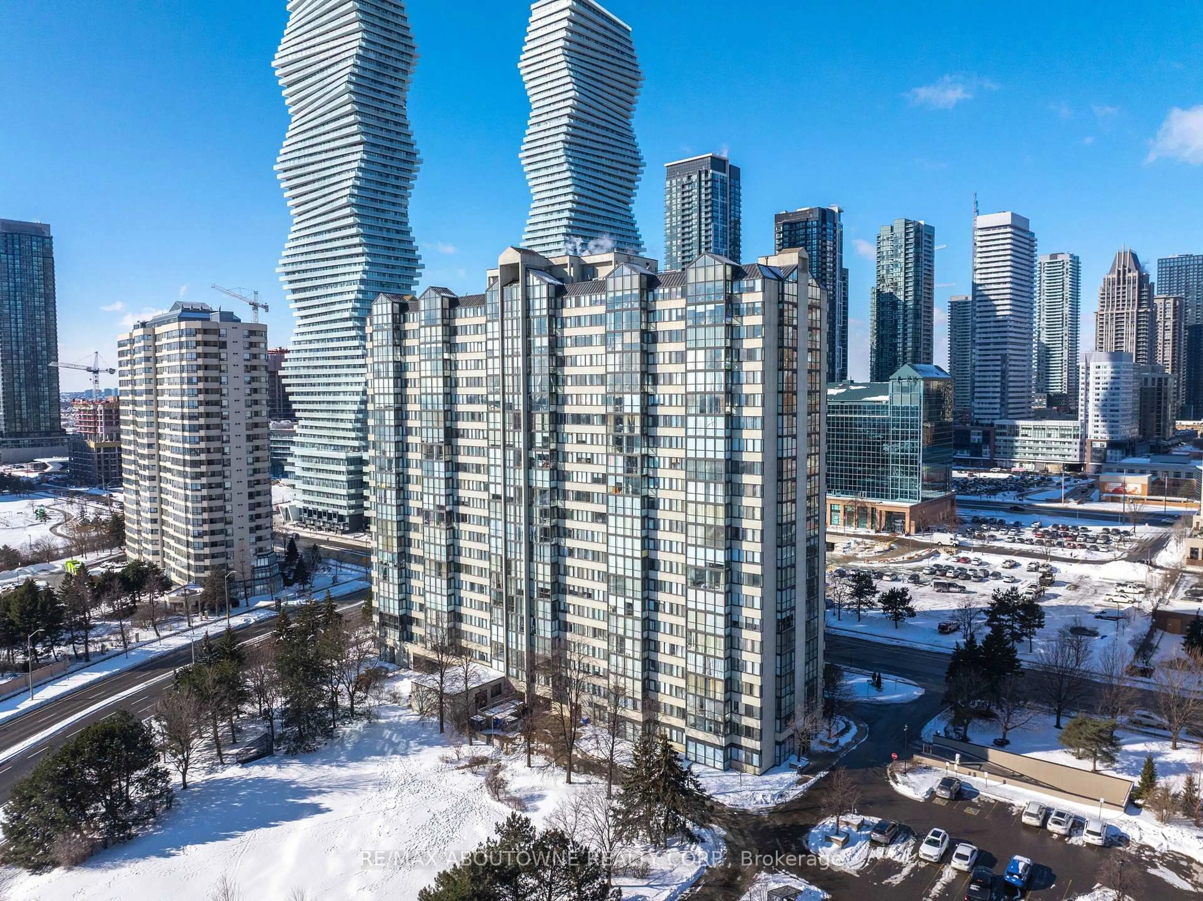 A pic from outside/outdoor area/front of a property/back of a property/a pic from drone, city buildings view from balcony for 350 Webb Dr #2109, Mississauga Ontario L5B 3W4