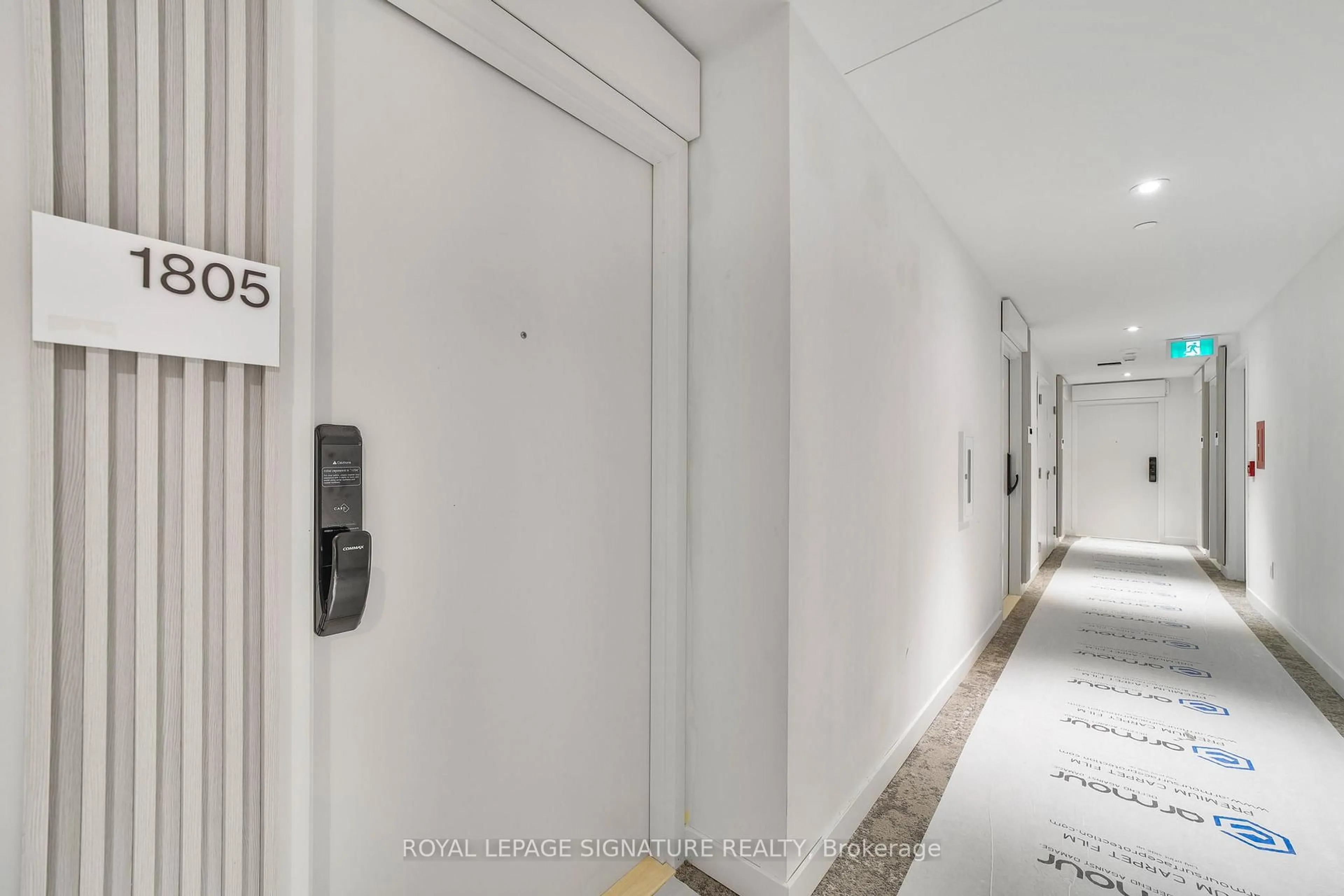 Indoor foyer for 28 Ann St #1805, Mississauga Ontario L5G 0E1