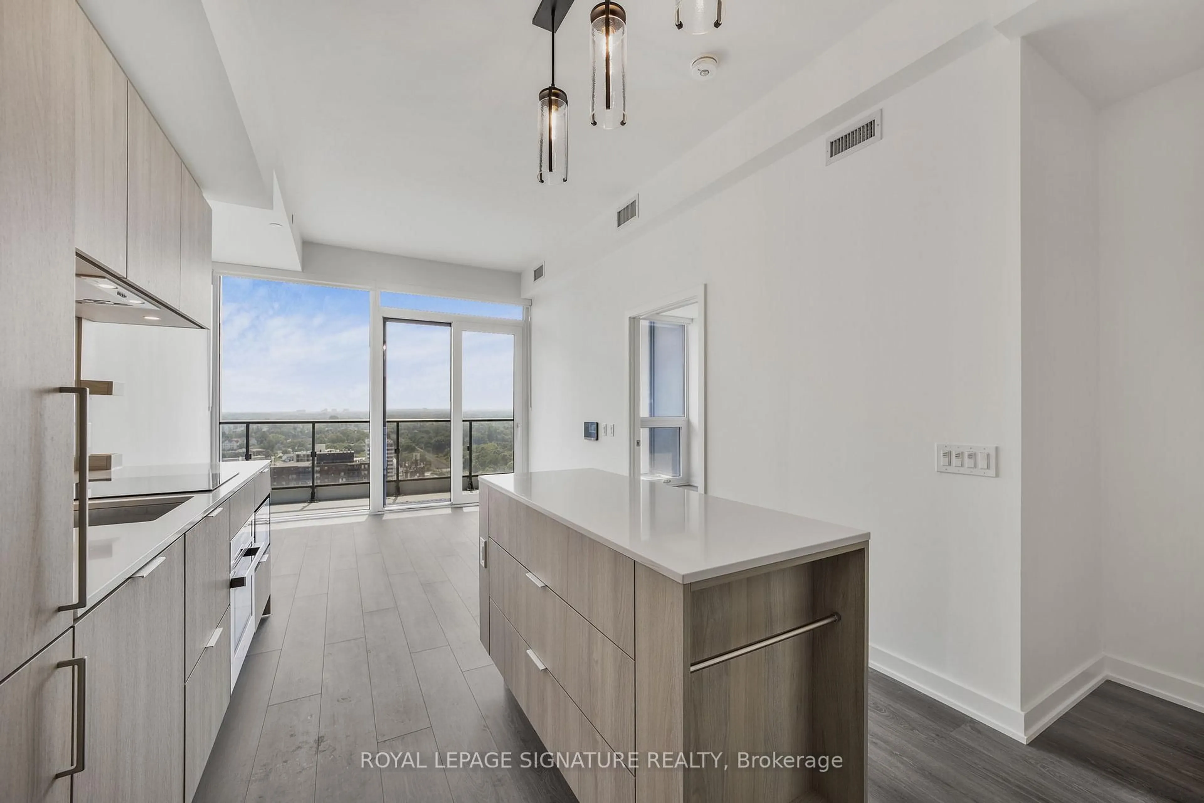 Open concept kitchen, unknown for 28 Ann St #1805, Mississauga Ontario L5G 0E1