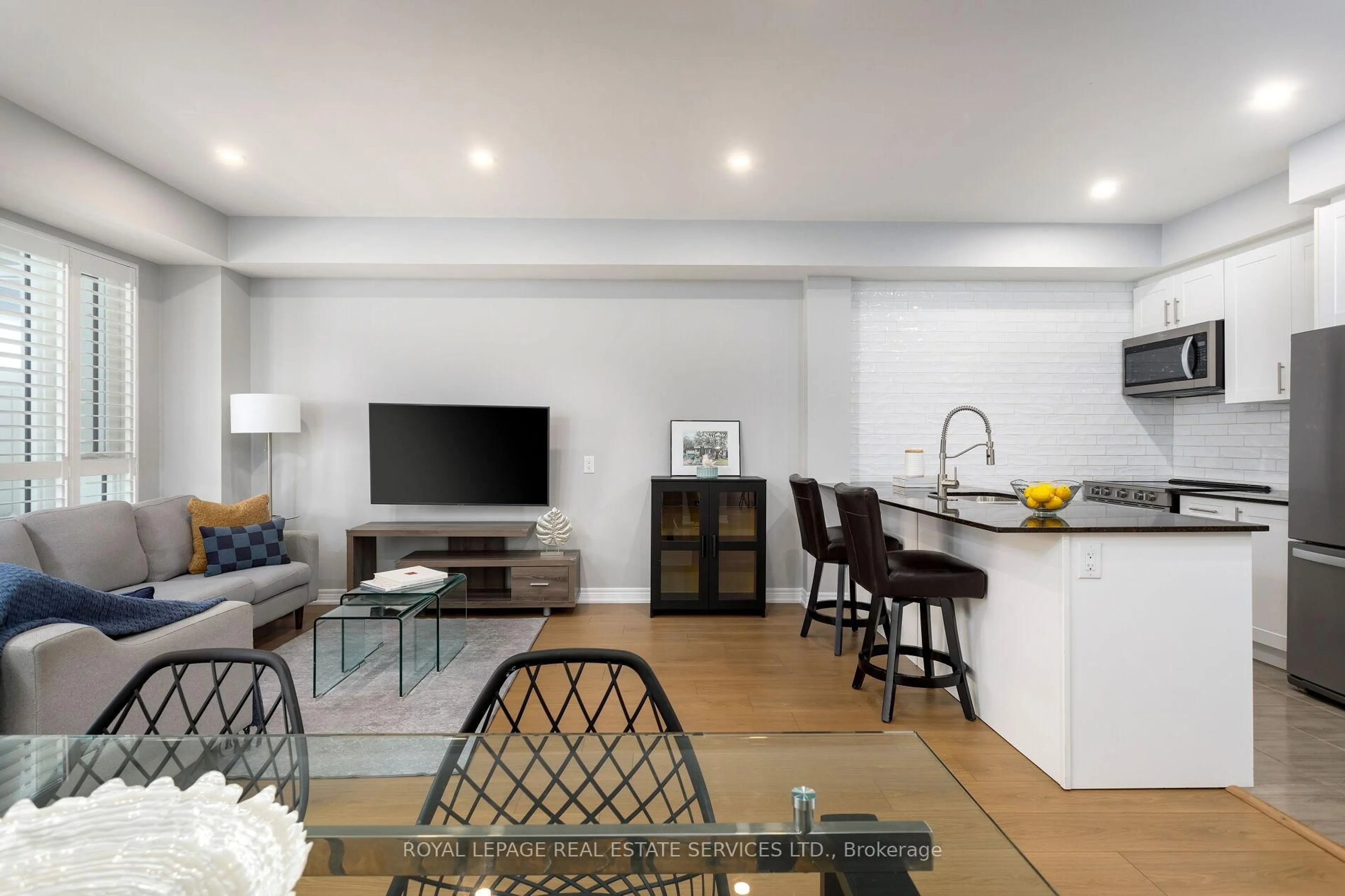 Open concept kitchen, unknown for 2370 Khalsa Gate #212, Oakville Ontario L6M 1P5