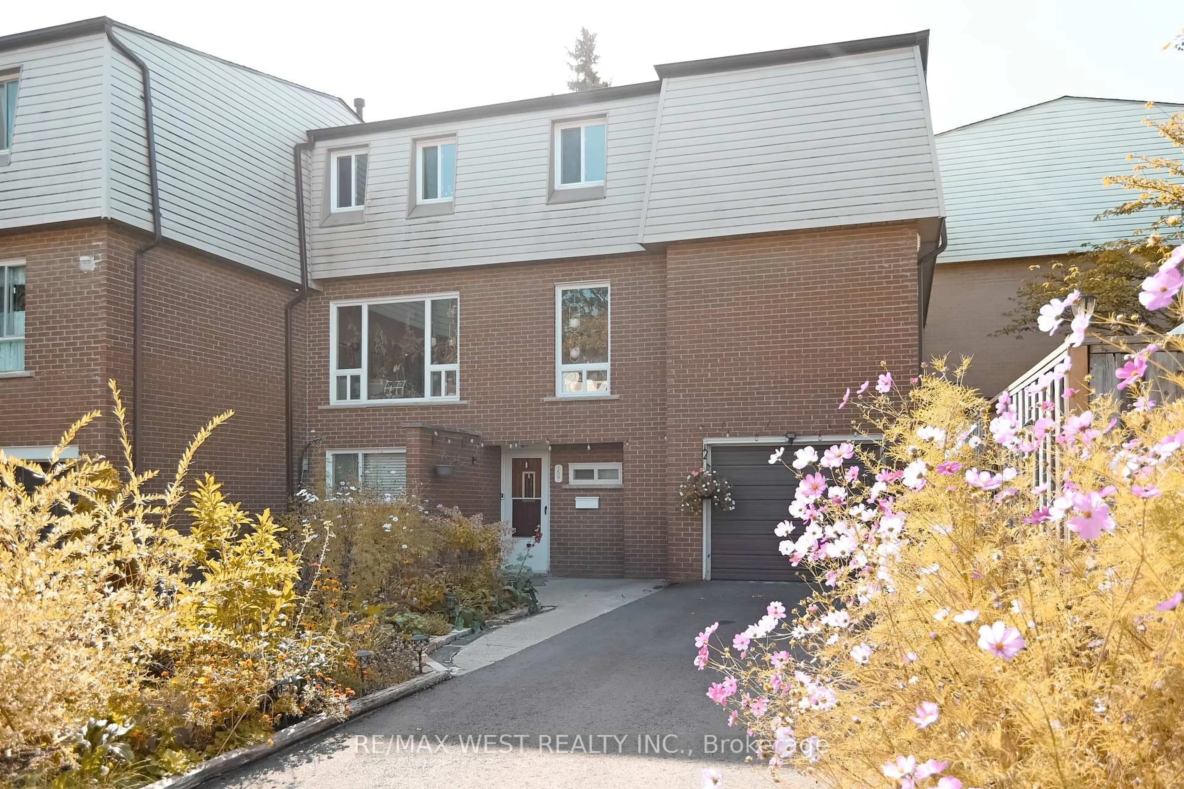 Unknown for 3175 Kirwin Ave #159, Mississauga Ontario L5A 3M4