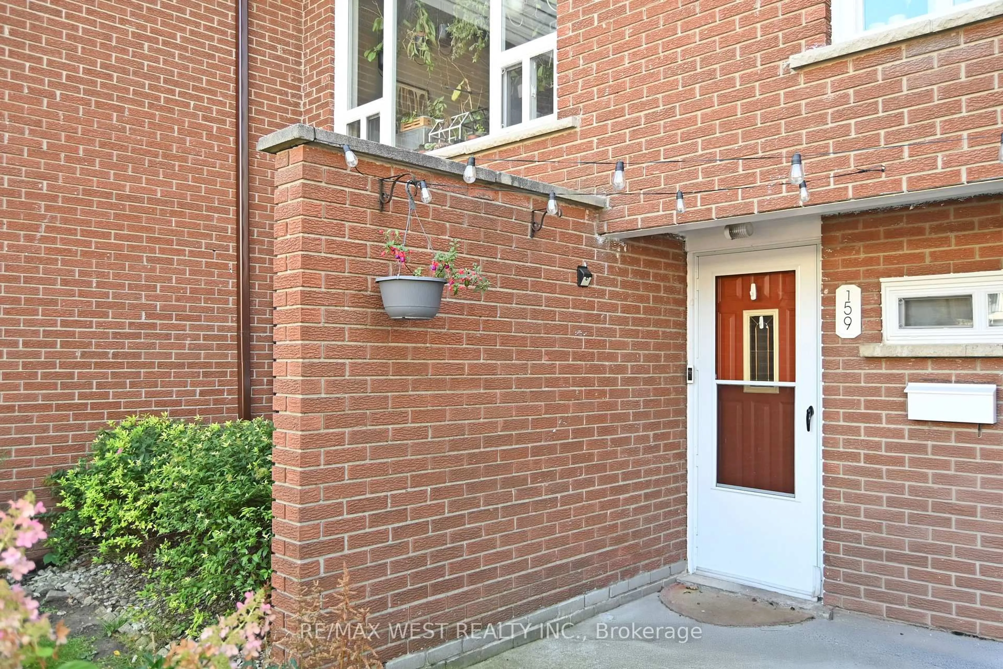 Unknown for 3175 Kirwin Ave #159, Mississauga Ontario L5A 3M4