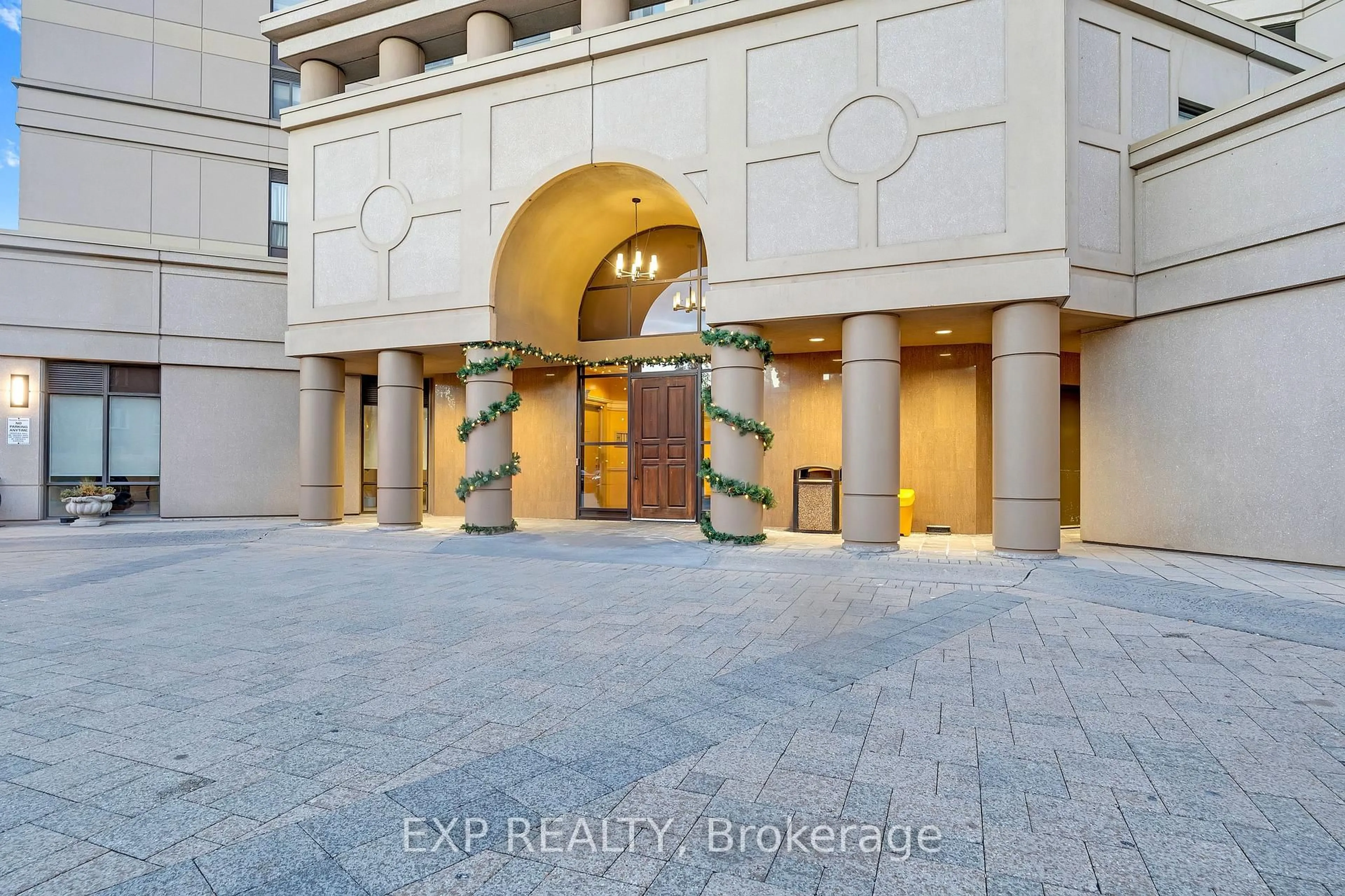 Indoor foyer for 220 Forum Dr #1009, Mississauga Ontario L4Z 4K1