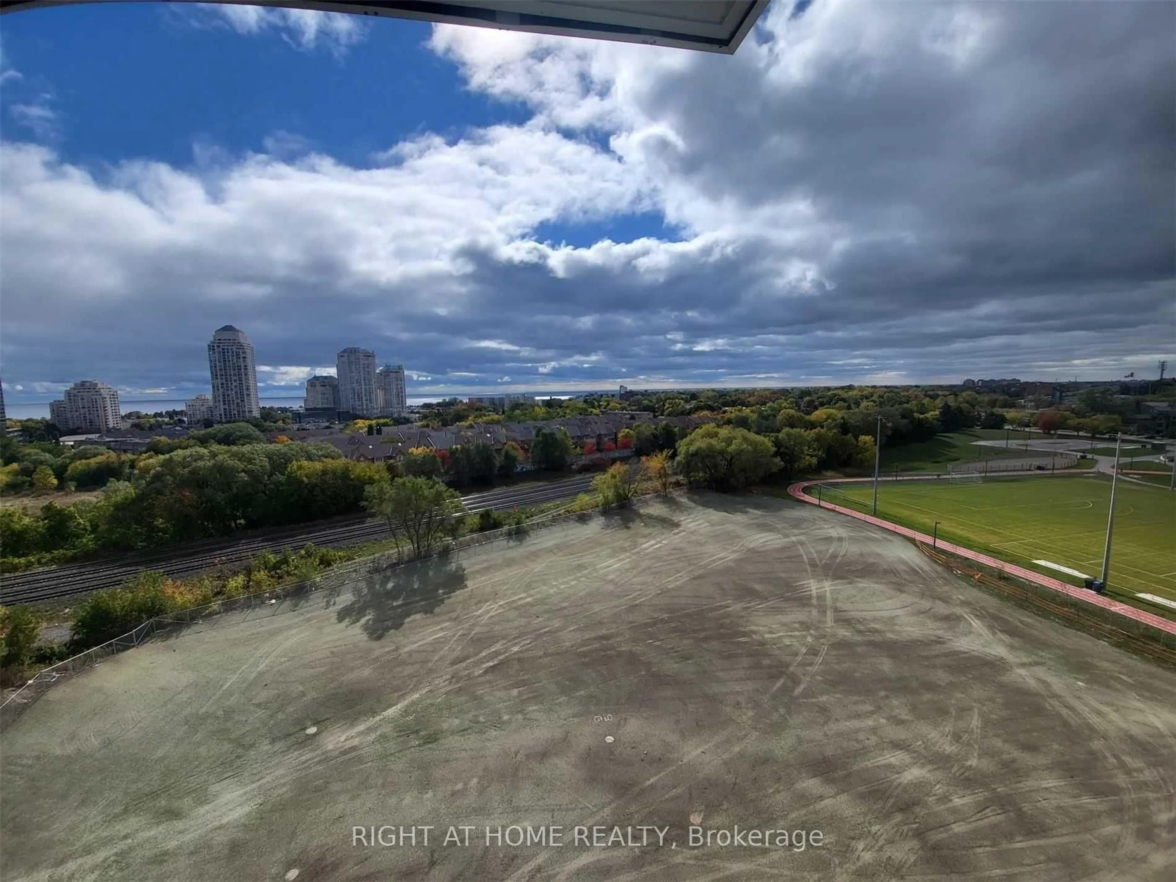 A pic from outside/outdoor area/front of a property/back of a property/a pic from drone, city buildings view from balcony for 251 Manitoba St #908, Toronto Ontario M8Y 0C7