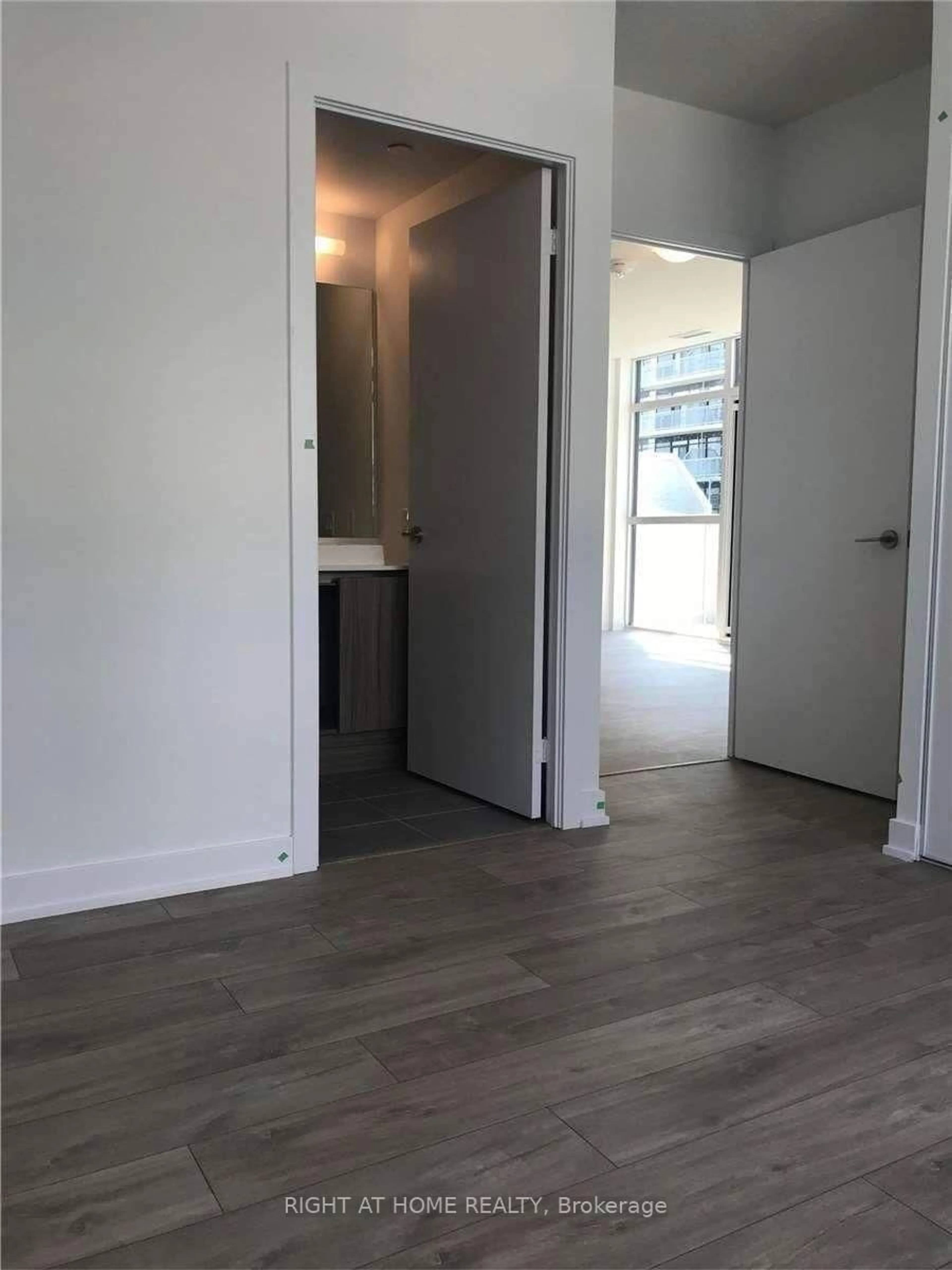 A pic of a room for 251 Manitoba St #908, Toronto Ontario M8Y 0C7
