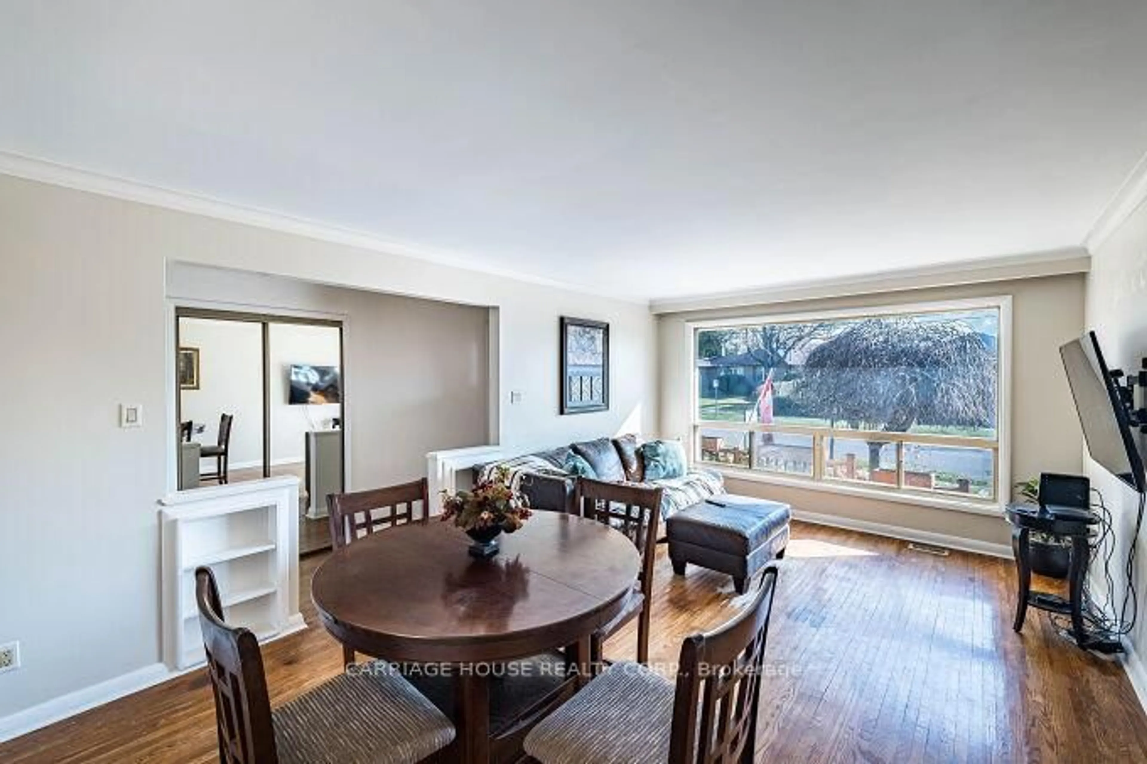 Dining room, wood/laminate floor for 72 Rexway Dr, Halton Hills Ontario L7G 1R1