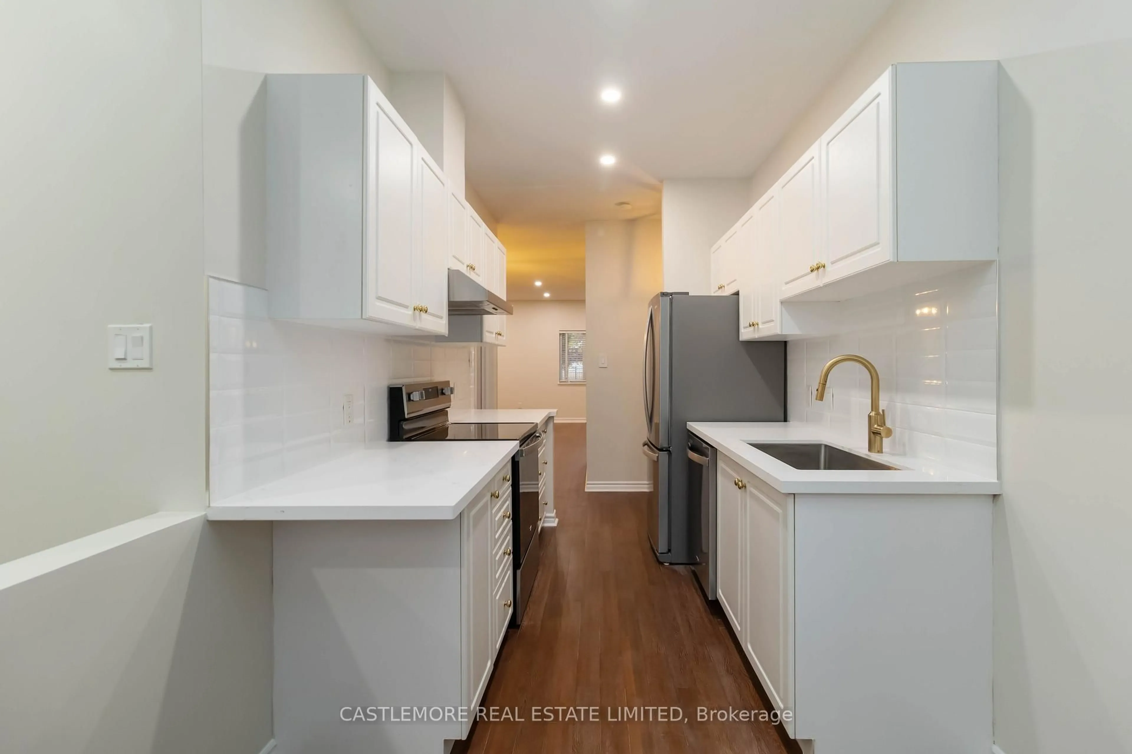 Standard kitchen, unknown for 1 ferndown Cres, Brampton Ontario L6P 1C3