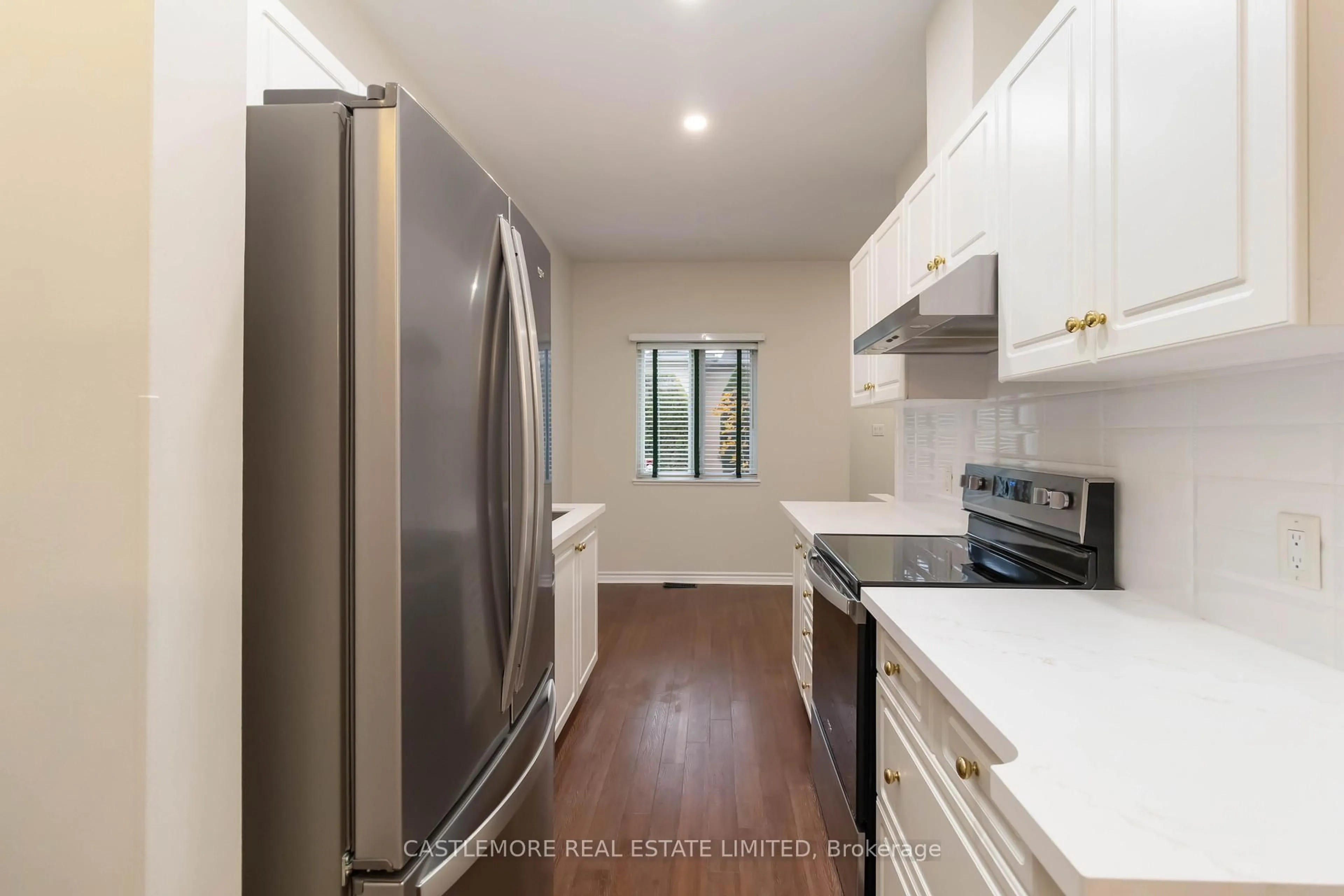 Standard kitchen, unknown for 1 ferndown Cres, Brampton Ontario L6P 1C3