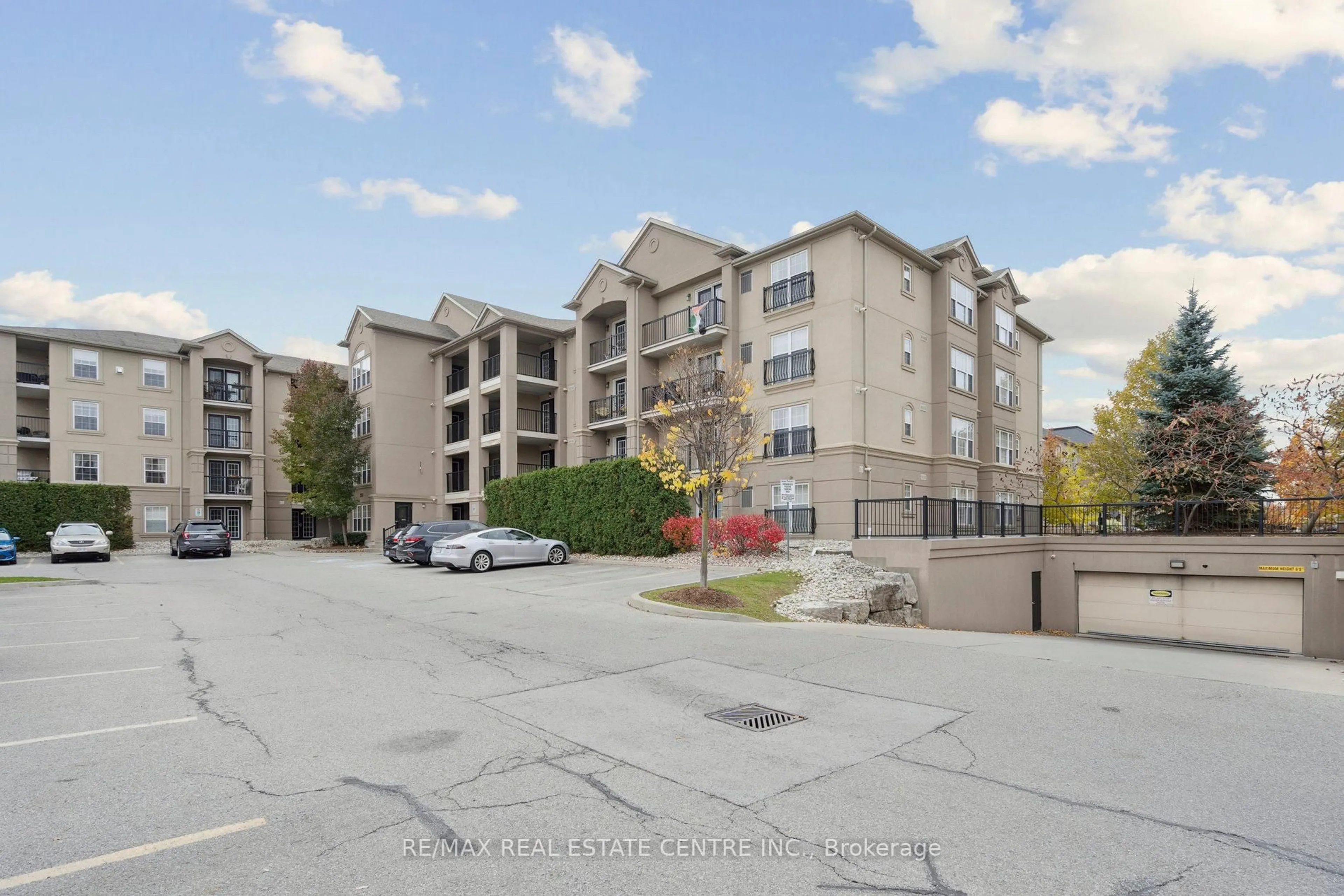 A pic from outside/outdoor area/front of a property/back of a property/a pic from drone, unknown for 1350 Main St #408, Milton Ontario L9T 7S7