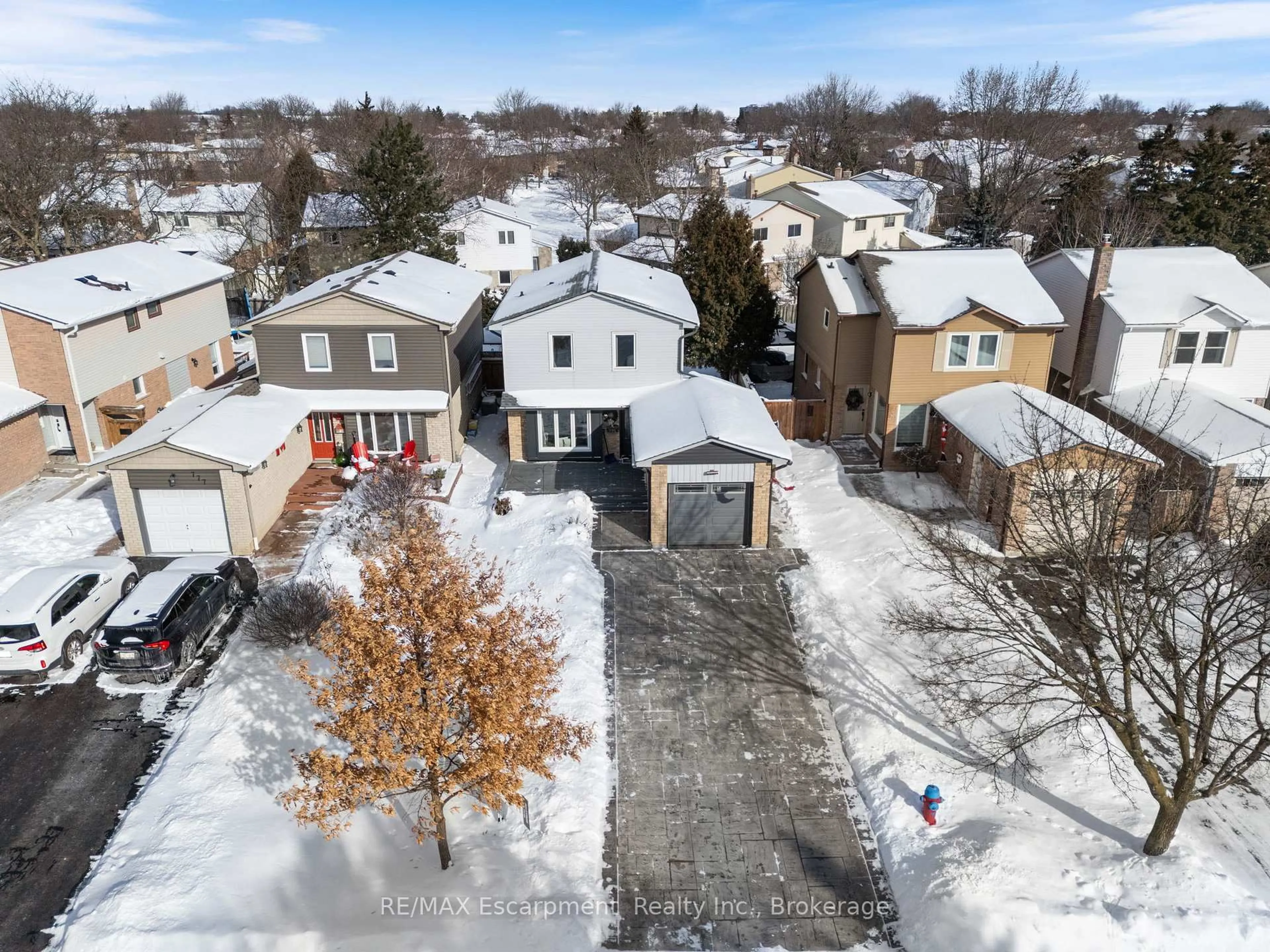A pic from outside/outdoor area/front of a property/back of a property/a pic from drone, street for 775 Coulson Ave, Milton Ontario L9T 4K2