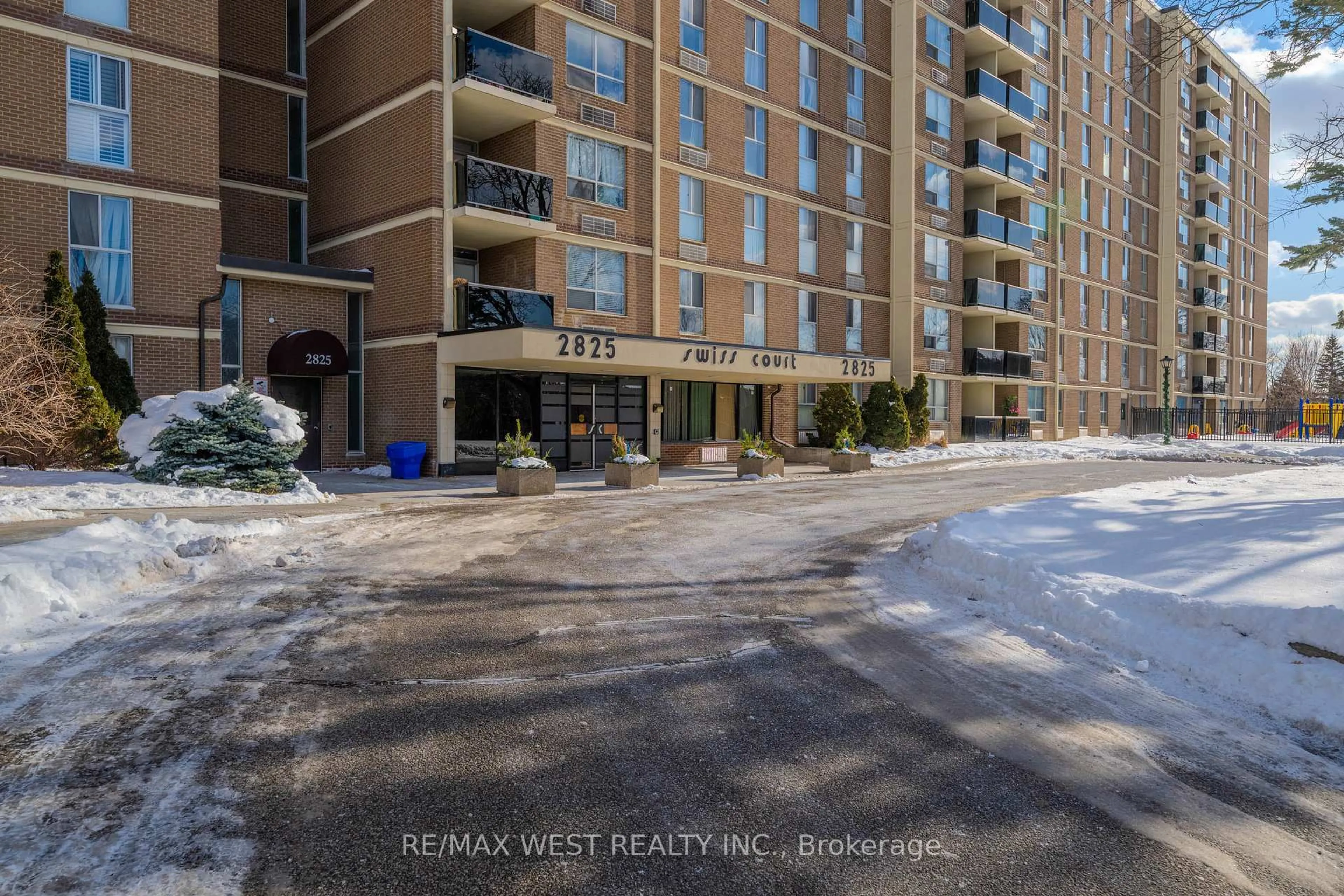 Patio, street for 2825 Islington Ave #102, Toronto Ontario M9L 2K1