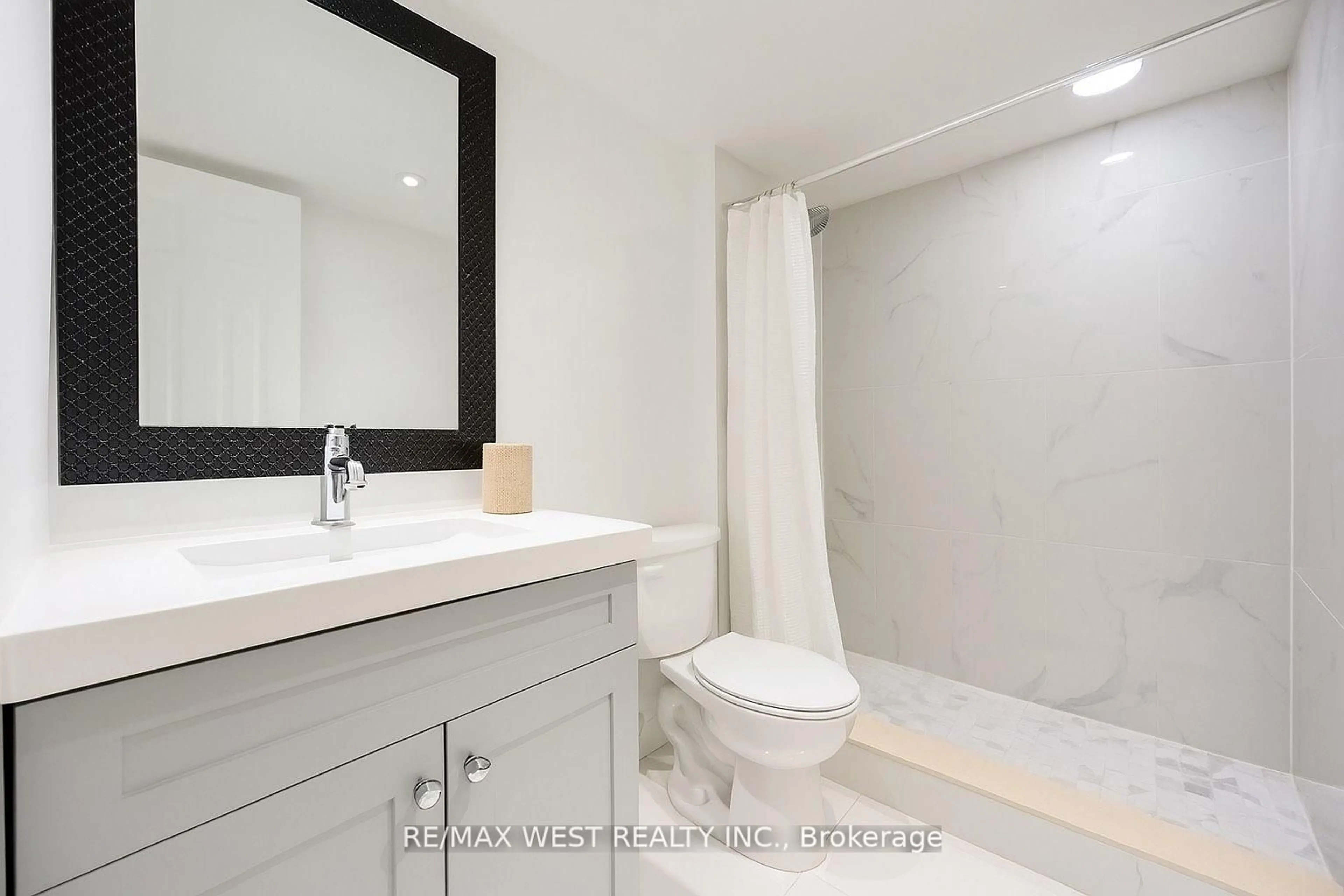 Standard bathroom, ceramic/tile floor for 370 Dixon Rd #1416, Toronto Ontario M9R 1T2