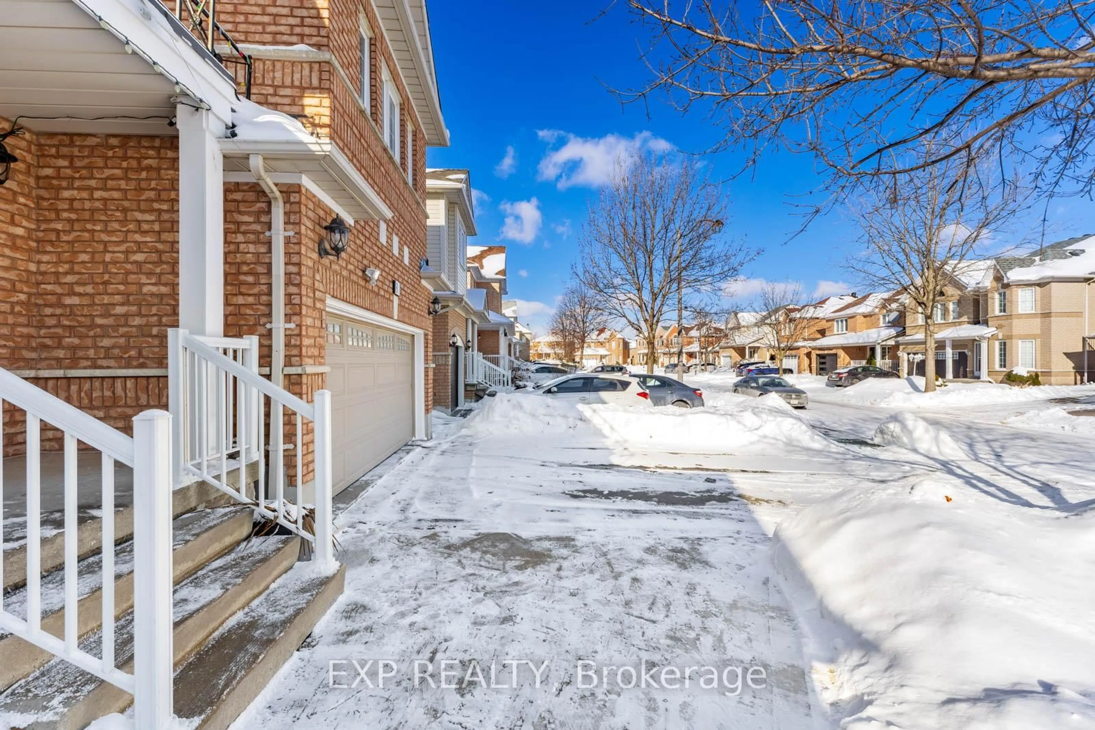 Patio, street for 81 Farthingale Cres, Brampton Ontario L7A 1W7