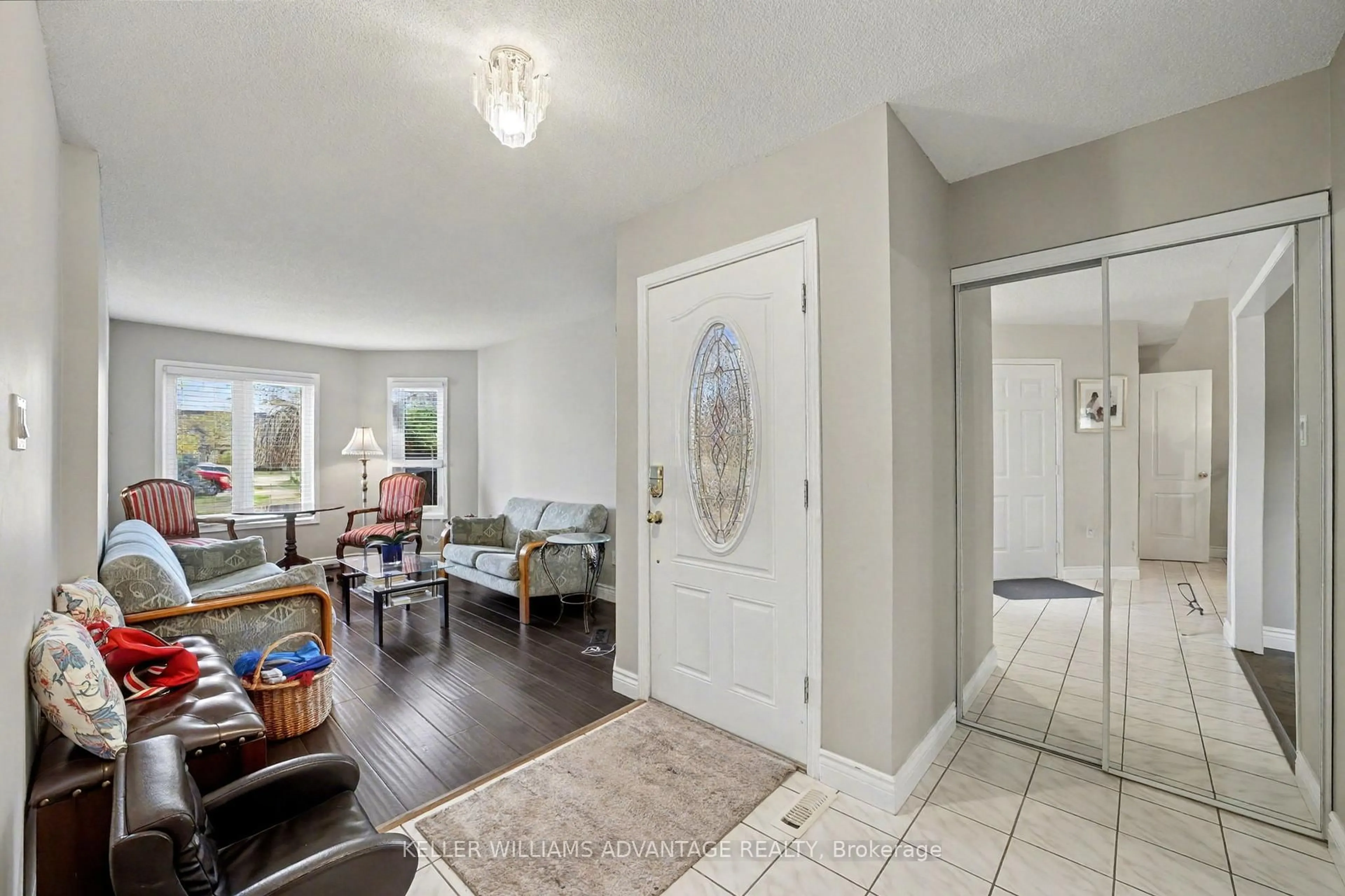 Indoor entryway for 17 James Young Dr, Halton Hills Ontario L7G 5S6