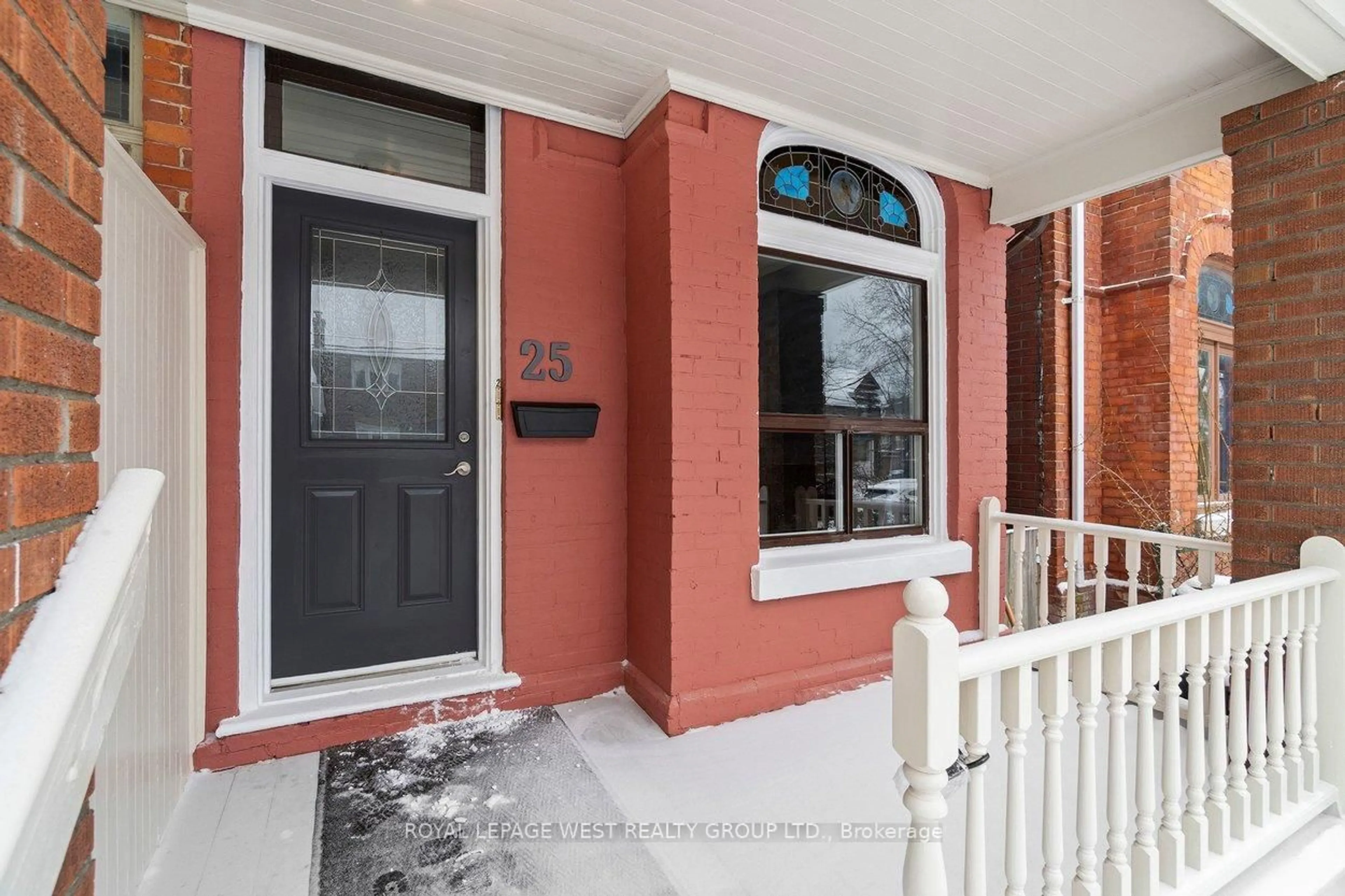 Indoor entryway for 25 Westmoreland Ave, Toronto Ontario M6H 2Z6