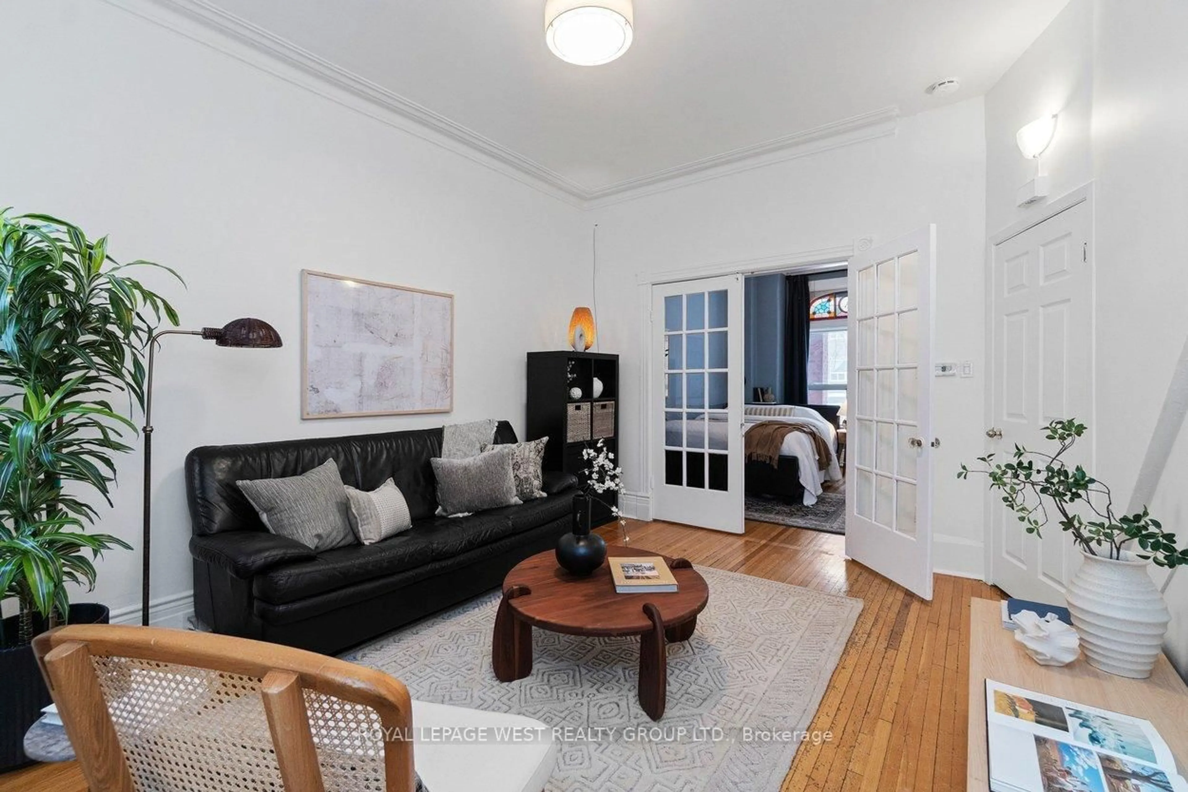 Living room with furniture, wood/laminate floor for 25 Westmoreland Ave, Toronto Ontario M6H 2Z6