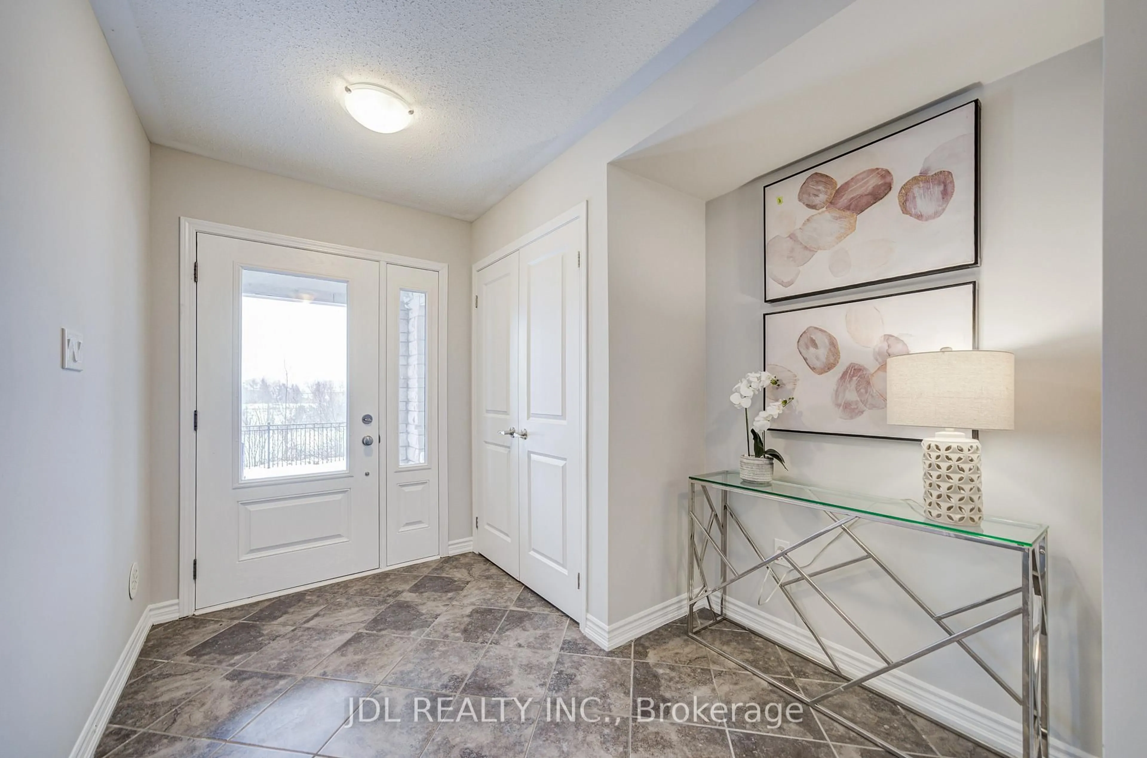 Indoor entryway for 3002 Preserve Drive, Unit 25 Dr, Oakville Ontario L6M 0V5