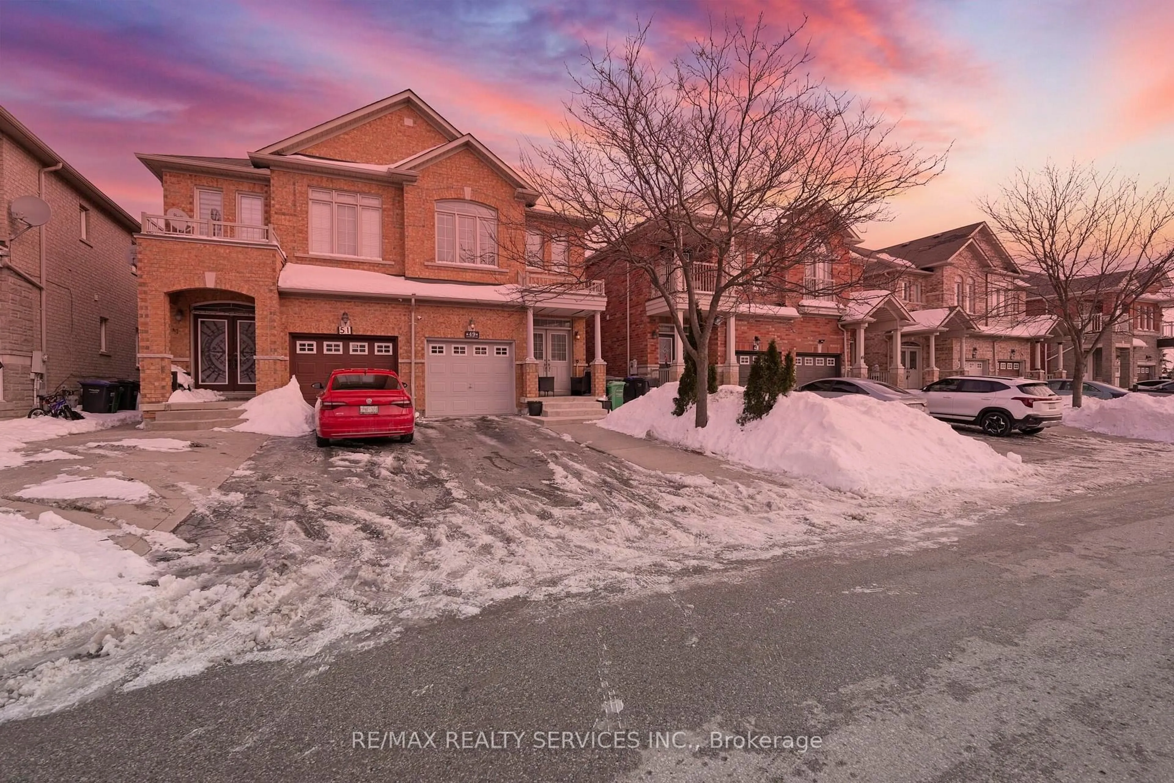 A pic from outside/outdoor area/front of a property/back of a property/a pic from drone, street for 49 Crystalview Cres, Brampton Ontario L6P 2R7