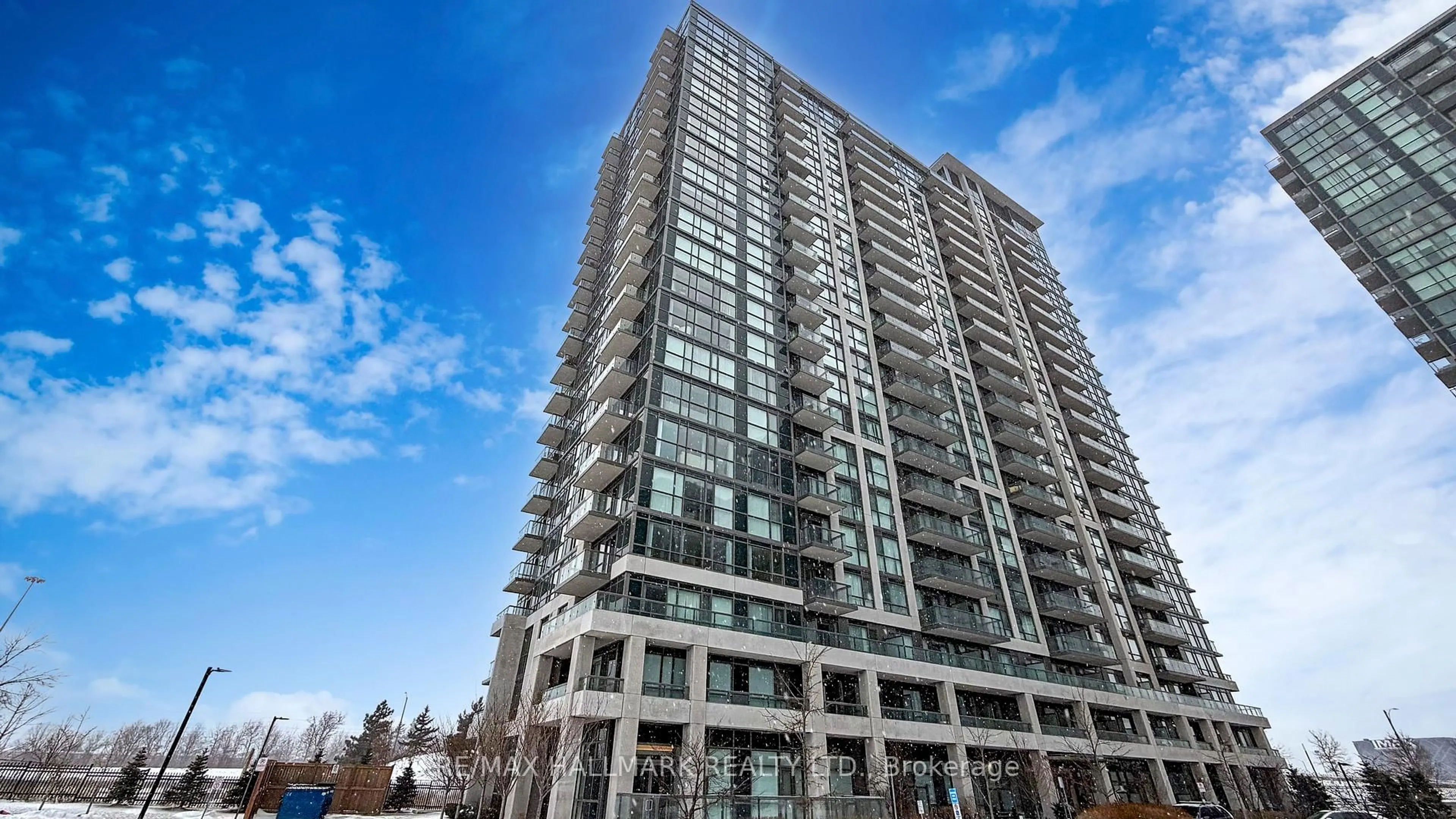 Indoor foyer for 349 Rathburn Rd #910, Mississauga Ontario L5B 0G9