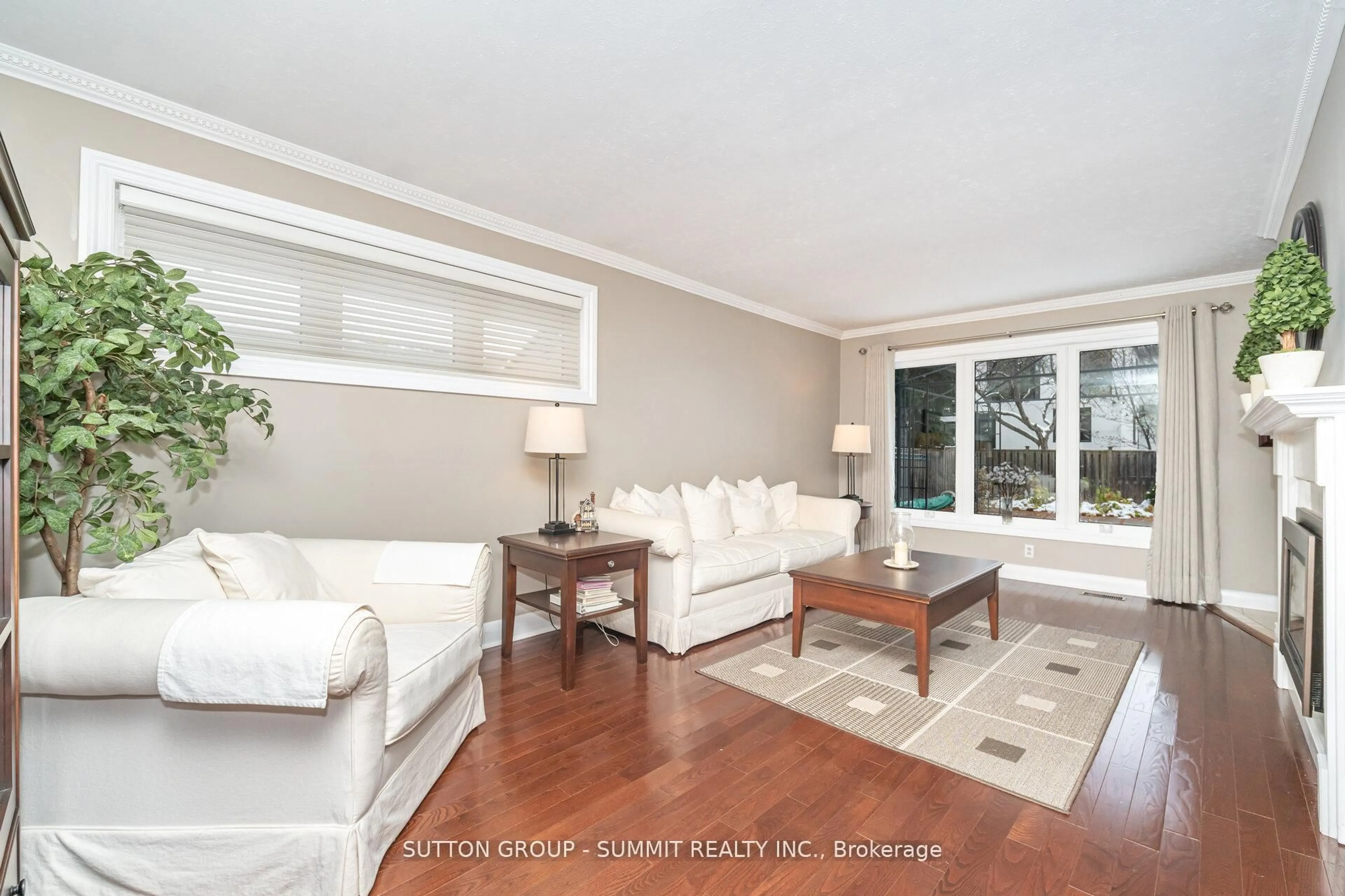 Living room with furniture, unknown for 25 SORA Dr, Mississauga Ontario L5M 1B3