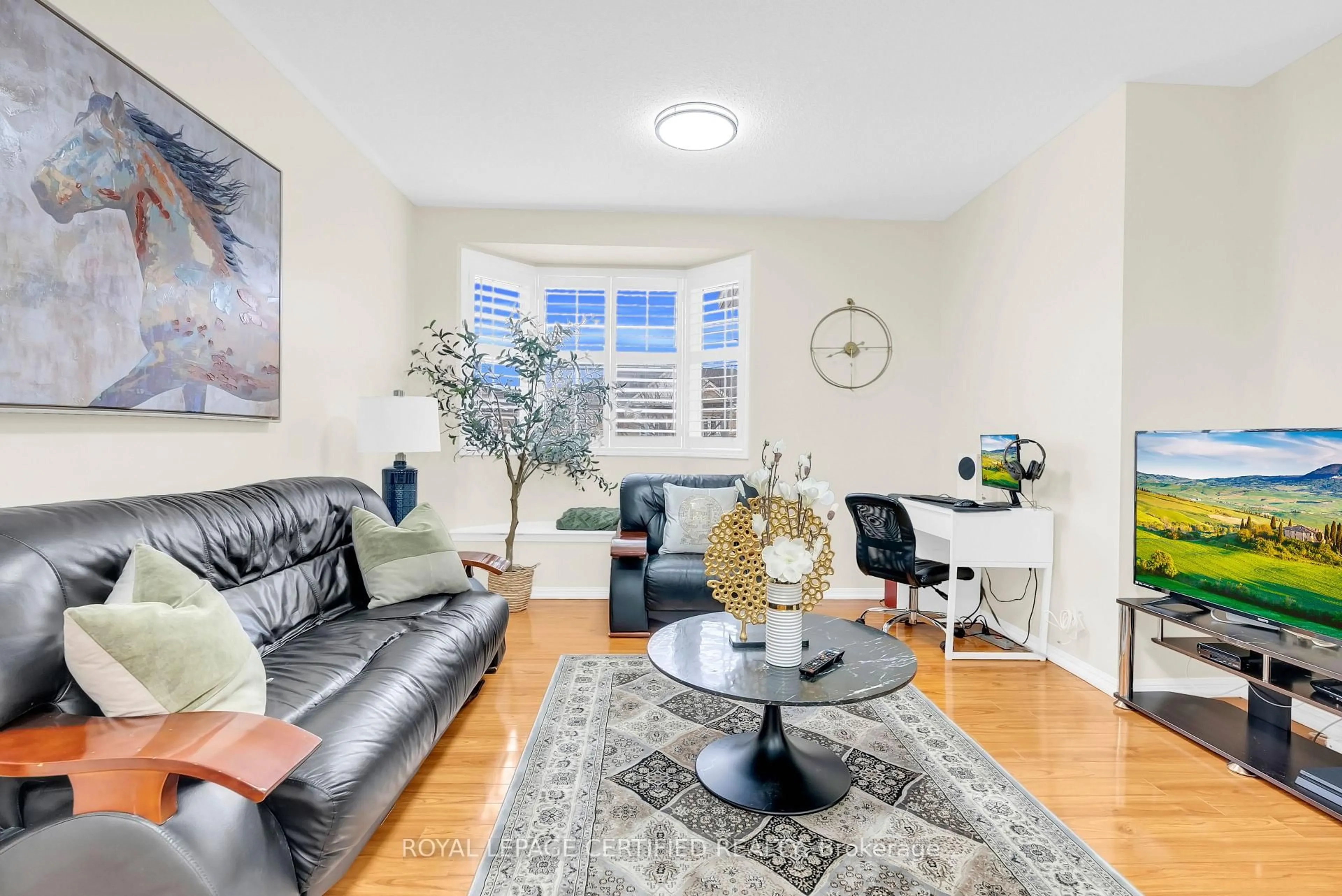 Living room with furniture, unknown for 11 Ponymeadow Way, Brampton Ontario L6X 0M2