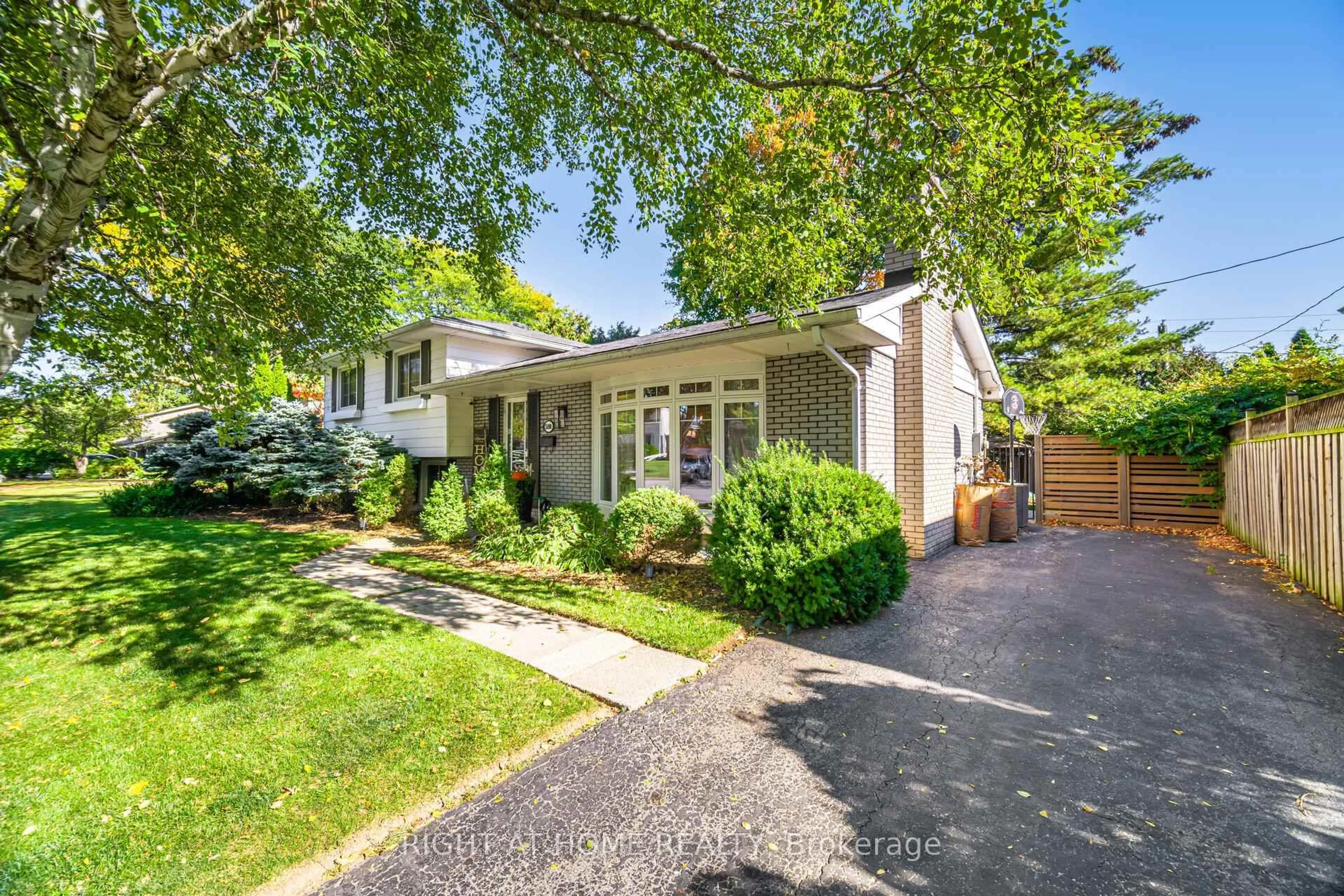 Unknown for 5188 Cherryhill Cres, Burlington Ontario L7L 4C4