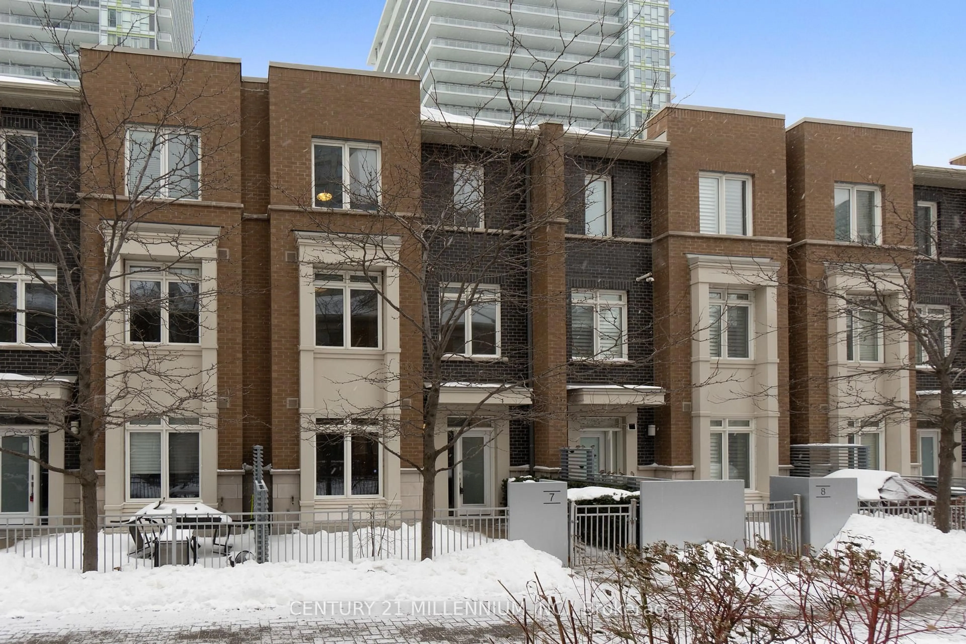 Patio, street for 370 Square One Dr #7, Mississauga Ontario L5B 0E6