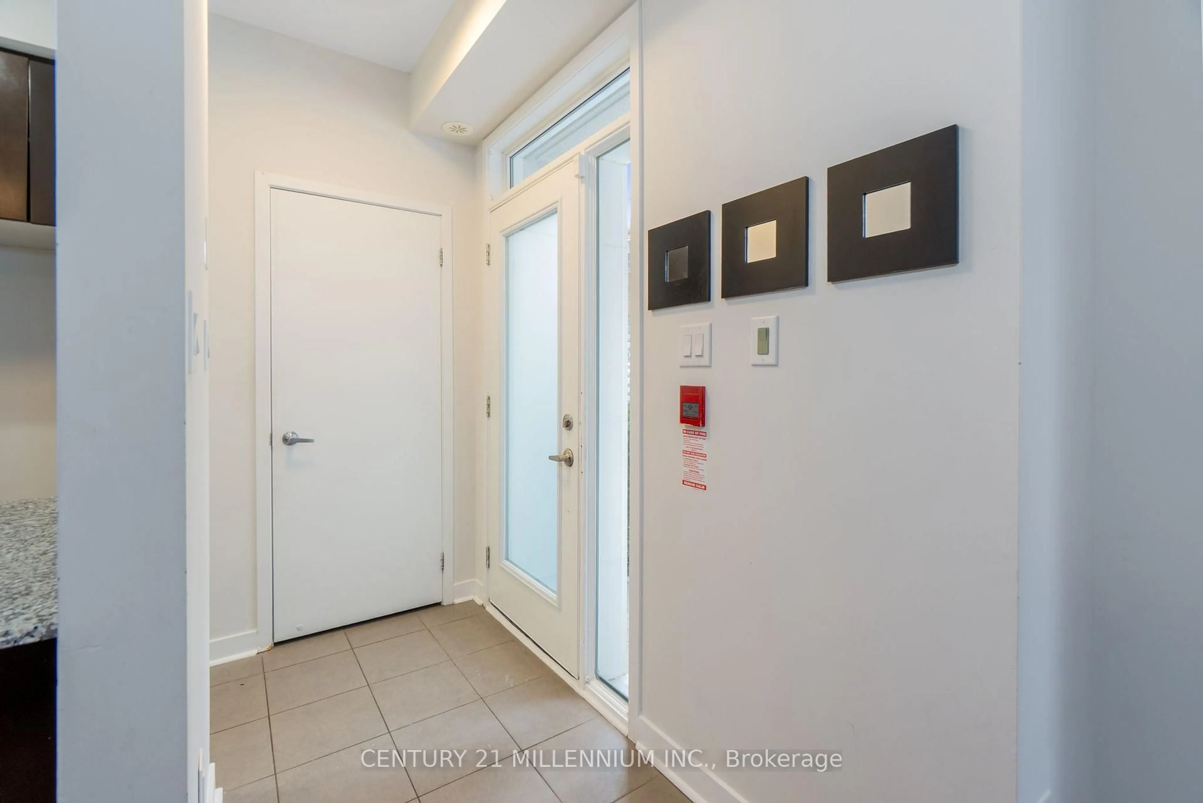 Indoor entryway for 370 Square One Dr #7, Mississauga Ontario L5B 0E6