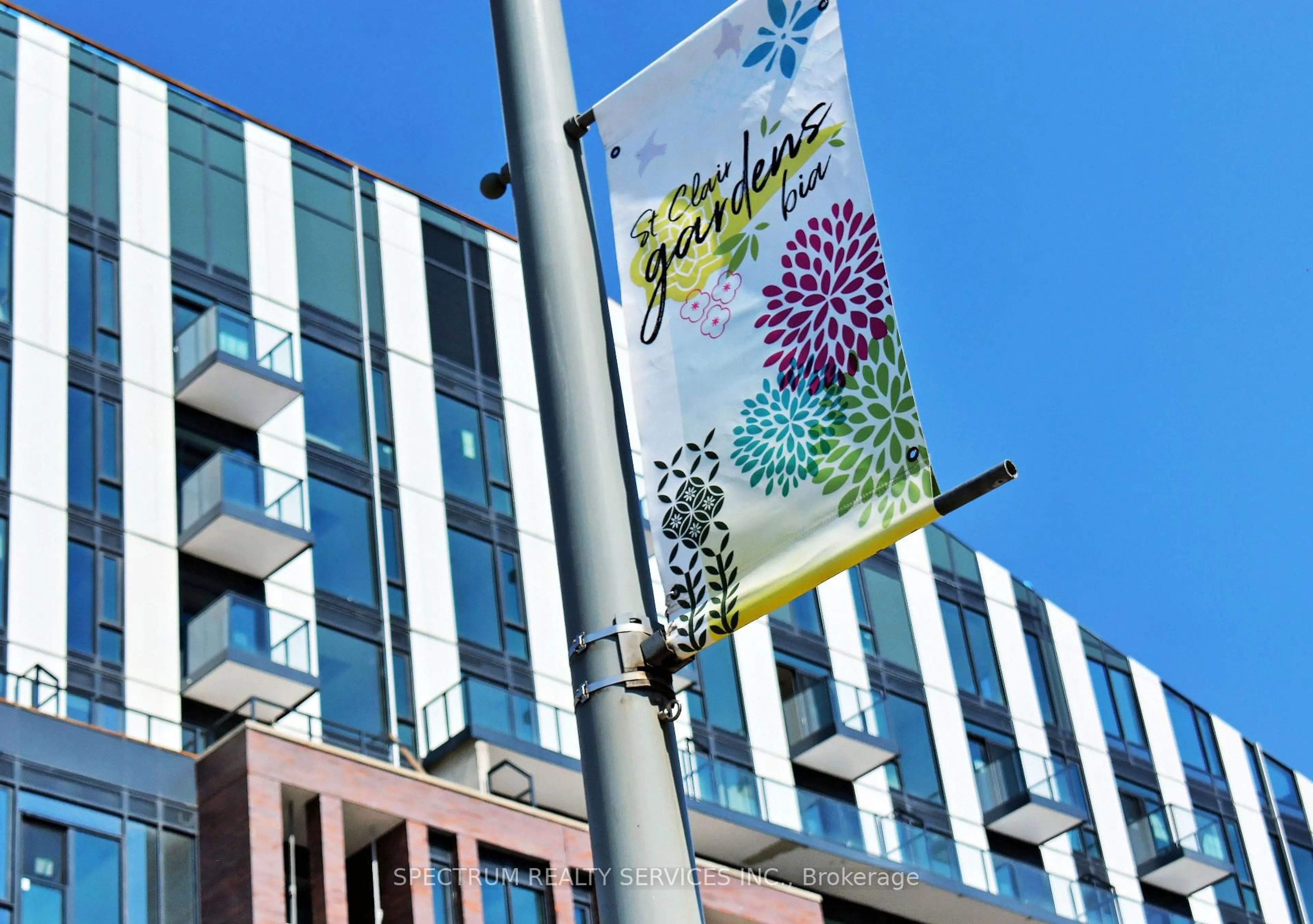 Indoor foyer for 1808 St. Clair Ave #215, Toronto Ontario M6N 0C1