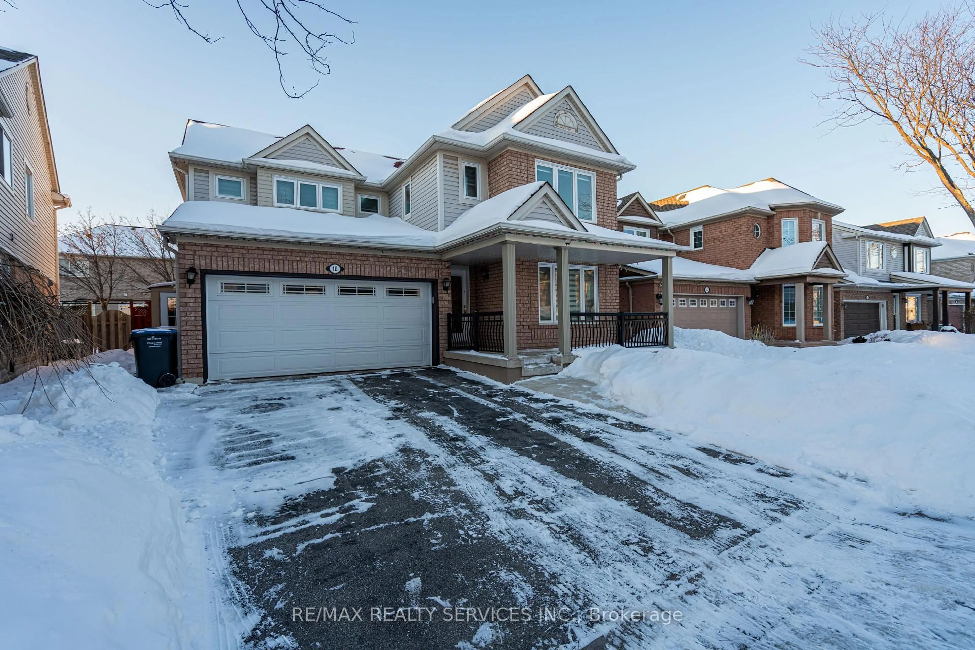 A pic from outside/outdoor area/front of a property/back of a property/a pic from drone, street for 10 Penn Dr, Brampton Ontario L7A 1N8